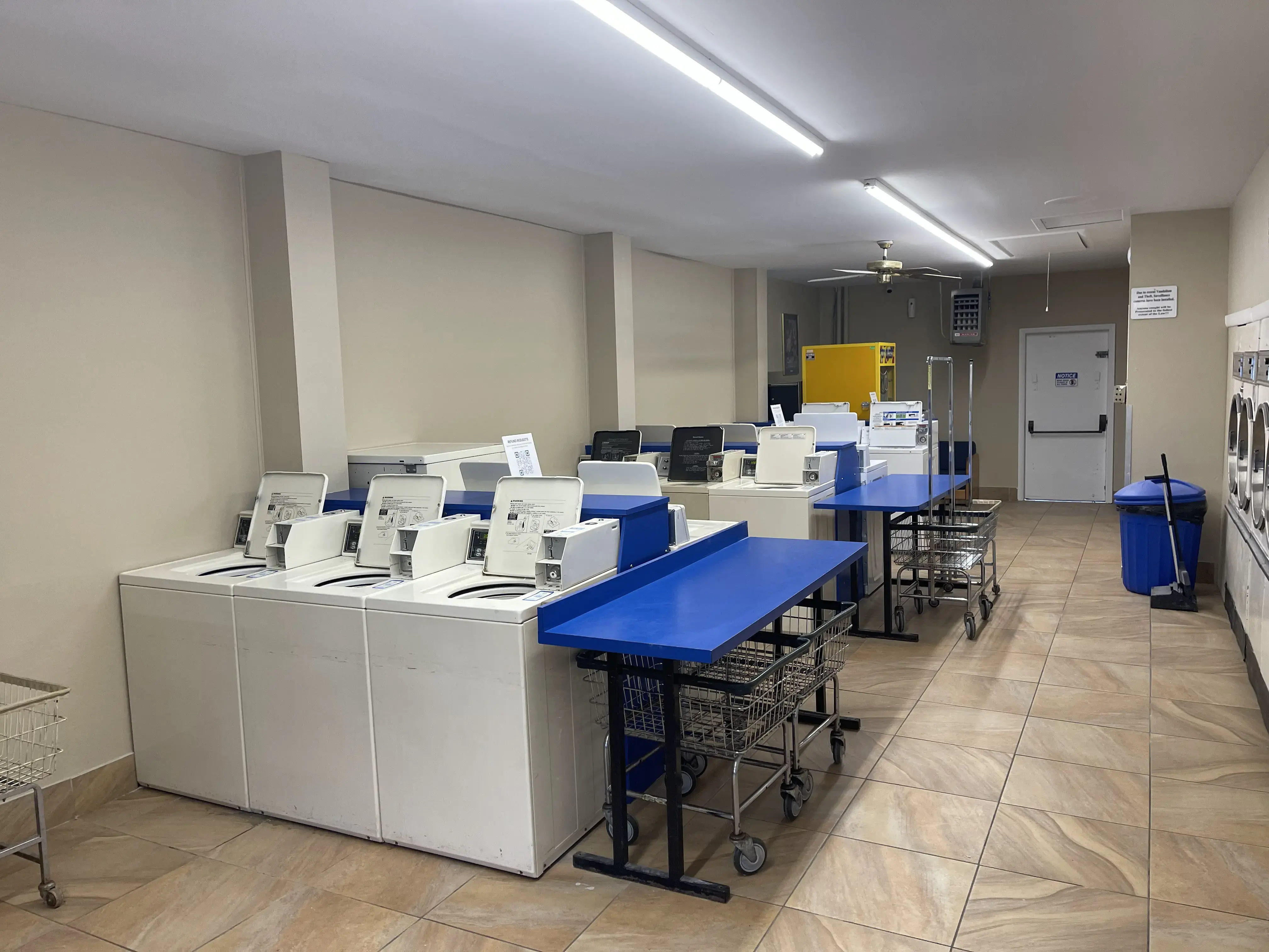 Dolly's Coin Laundry - Image 2