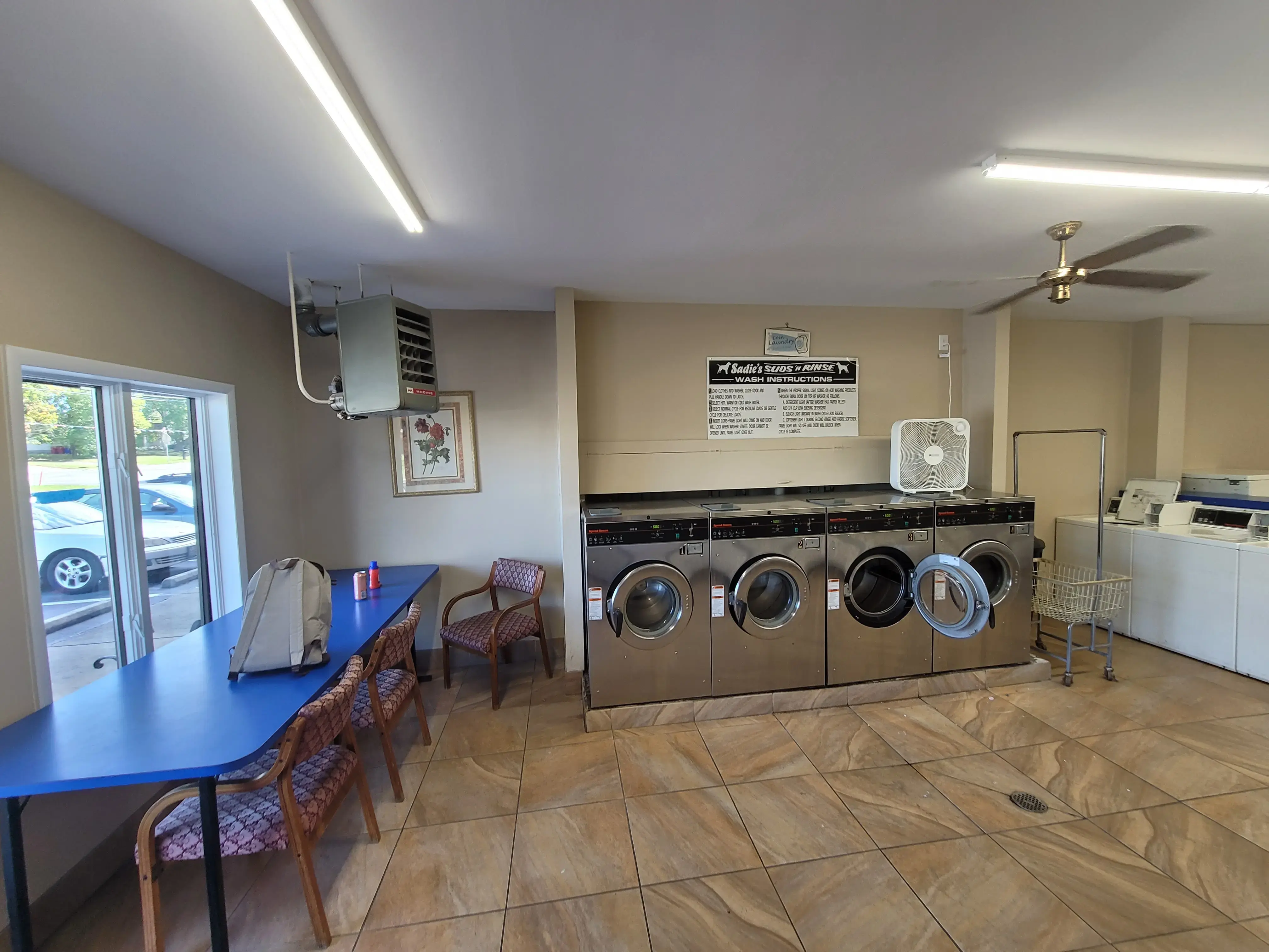 Dolly's Coin Laundry - Image 18