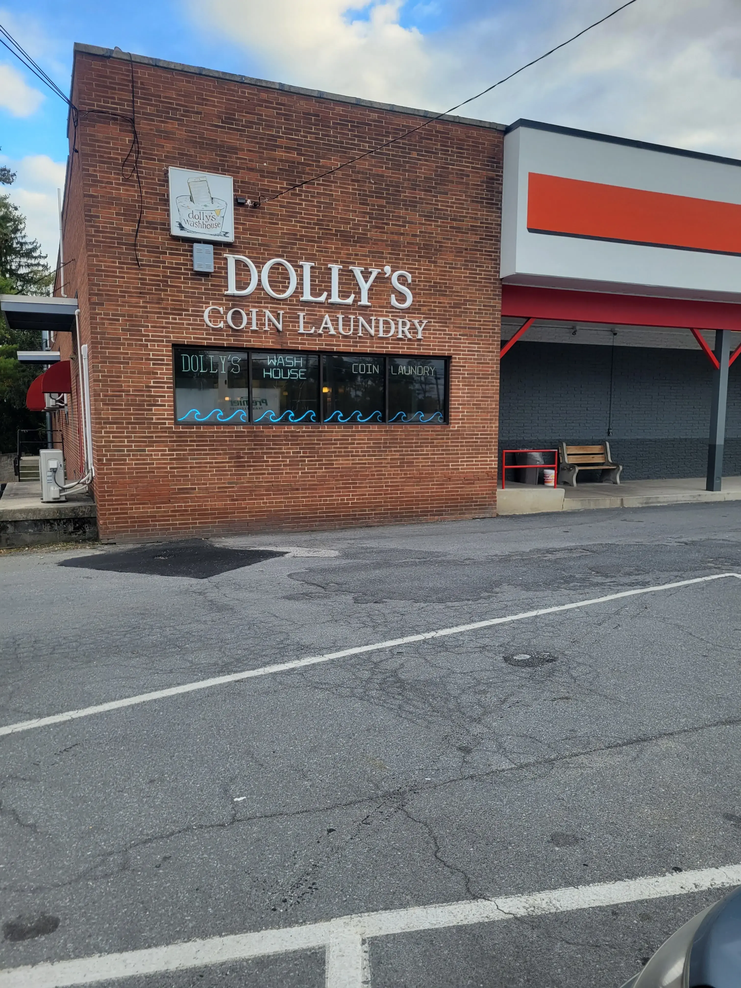 Dolly's Laundromat - Image 3