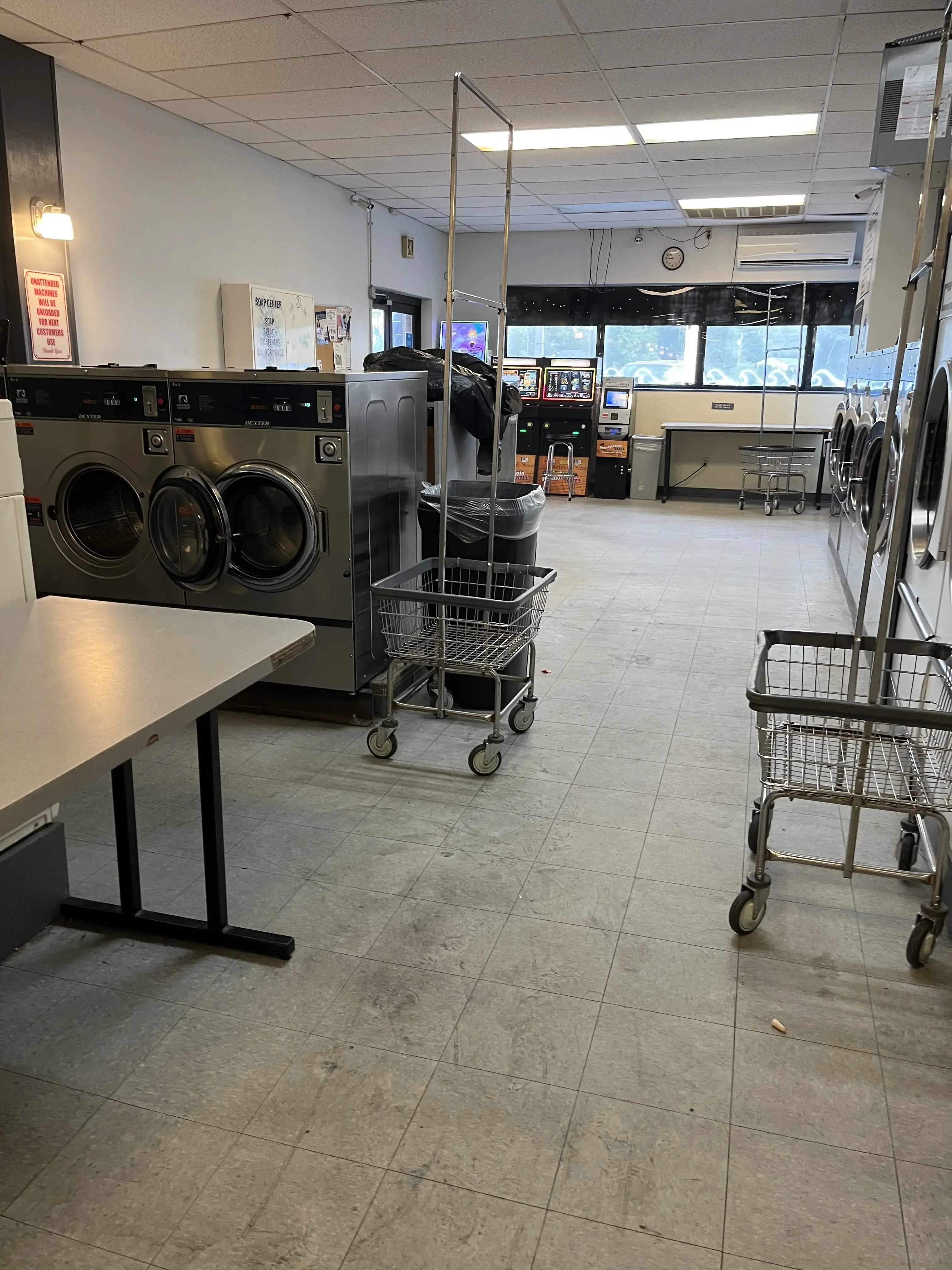 Dolly's Laundromat thumbnail 2