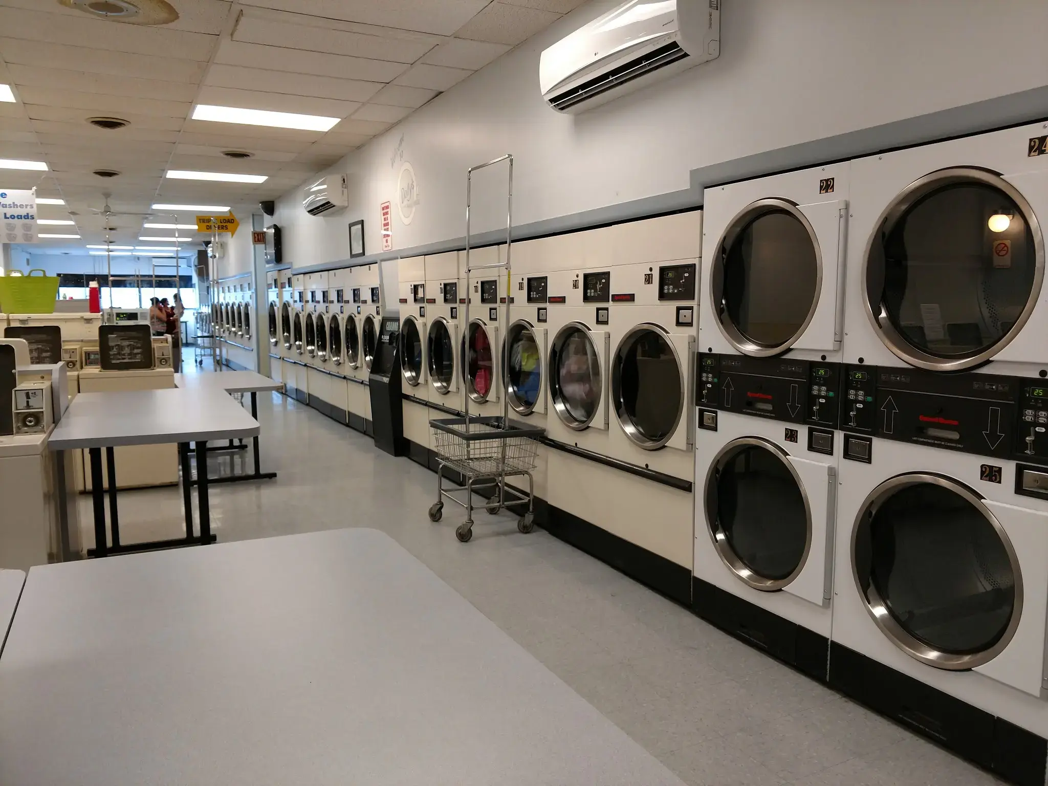 Dolly's Laundromat thumbnail 19