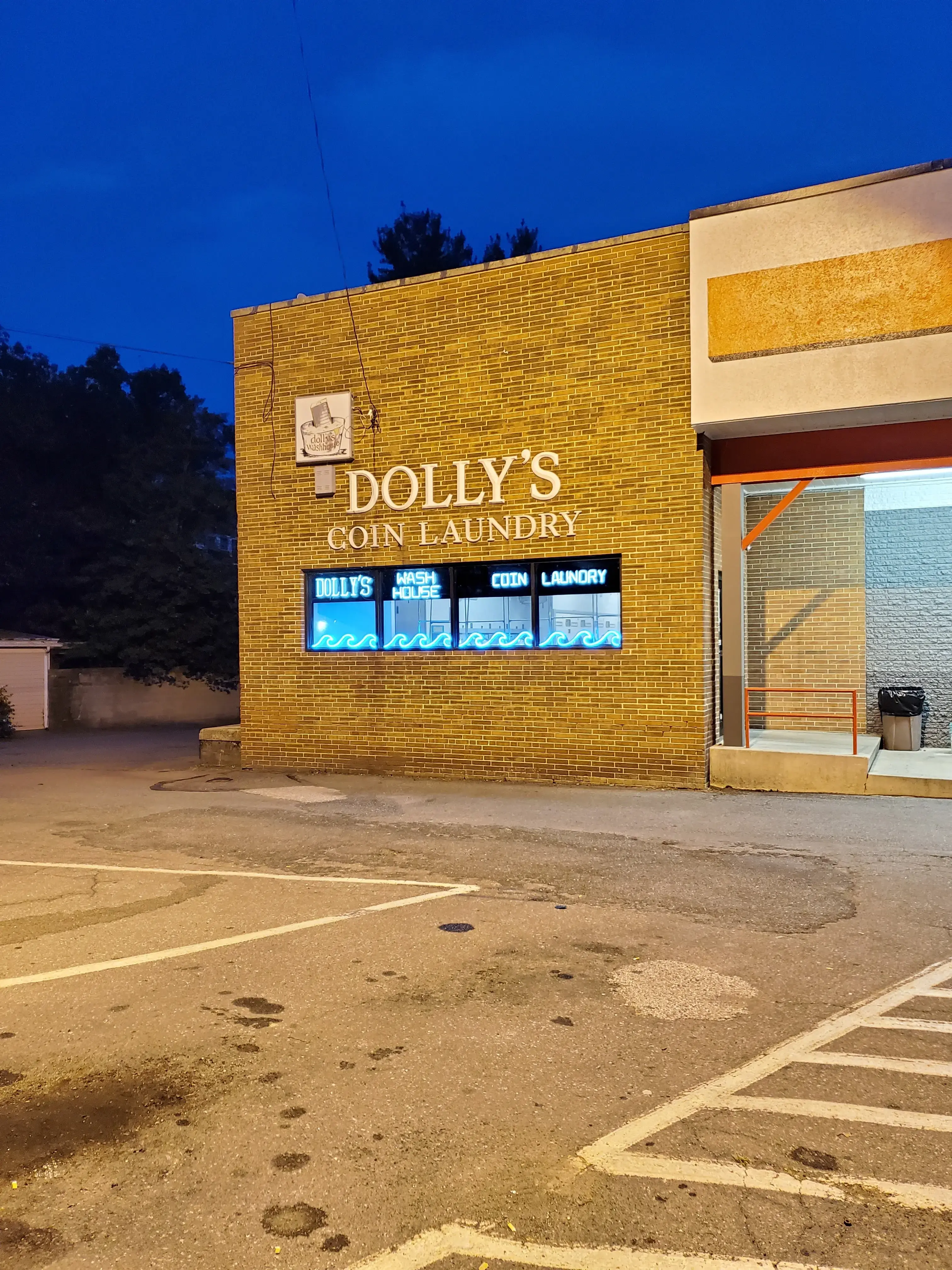 Dolly's Laundromat thumbnail 12