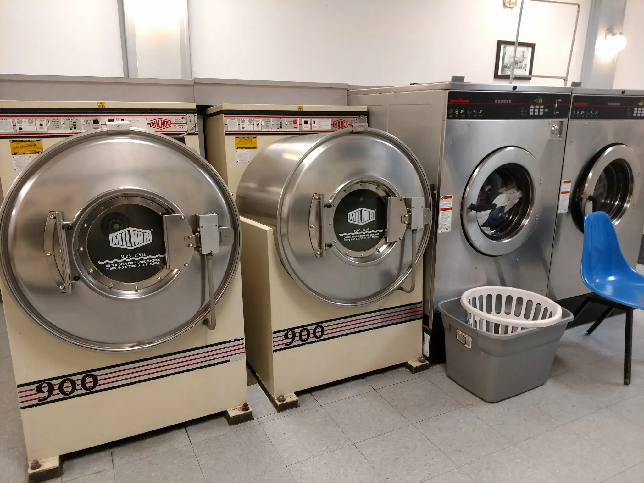 Dolly's Laundromat - Image 14