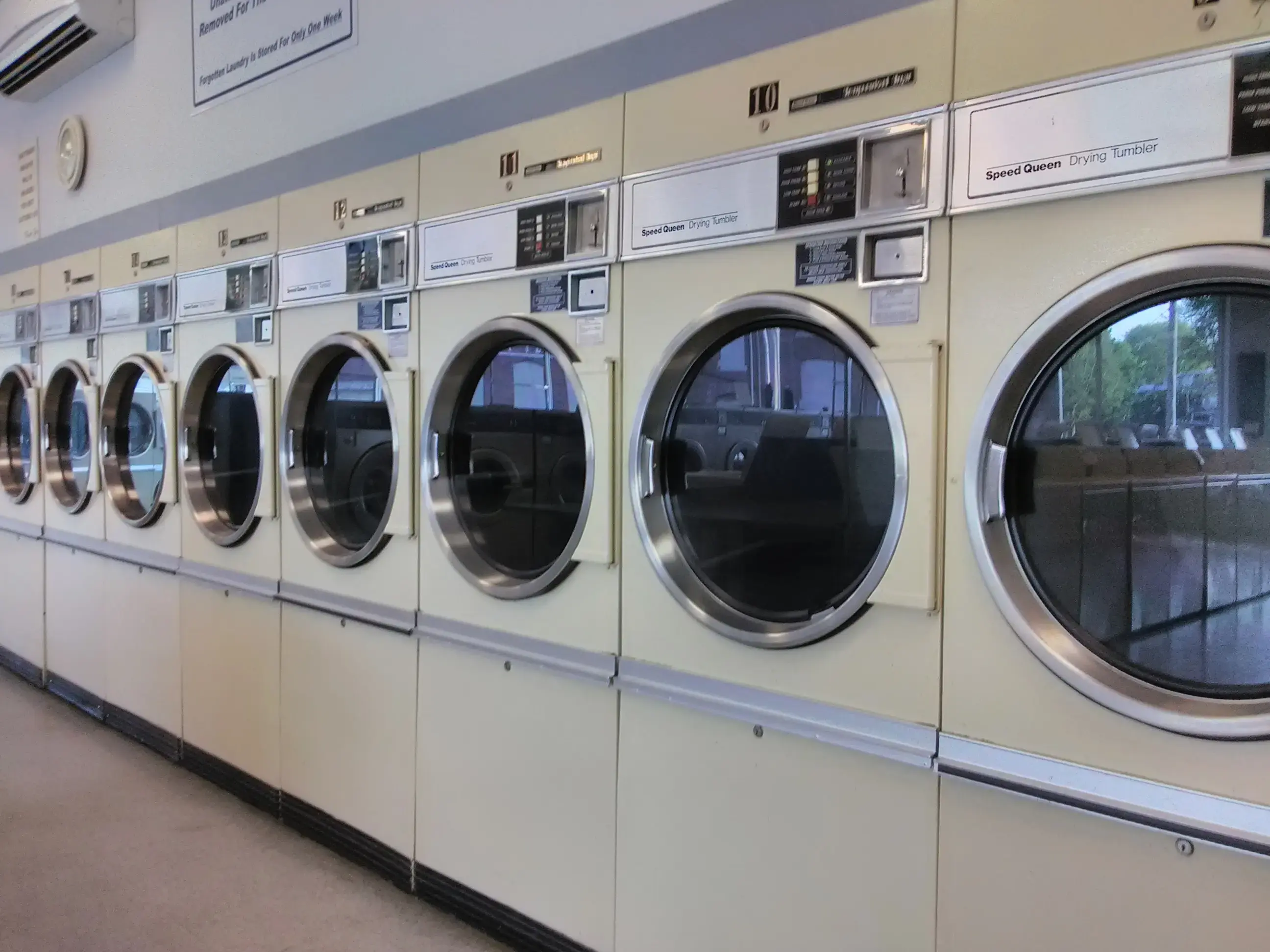 Dolly's Uptown Laundry - Image 12