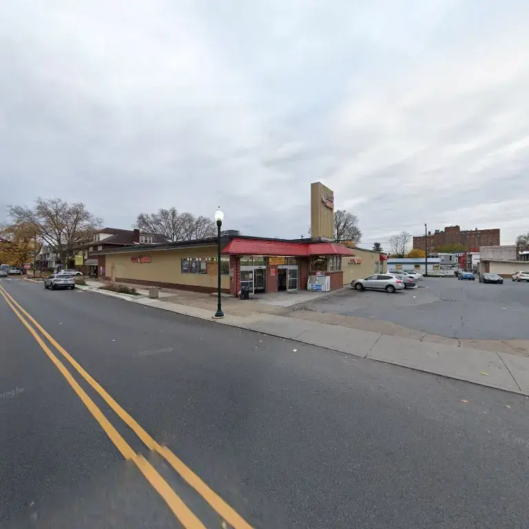 Dolly's Uptown Laundry - Image 13