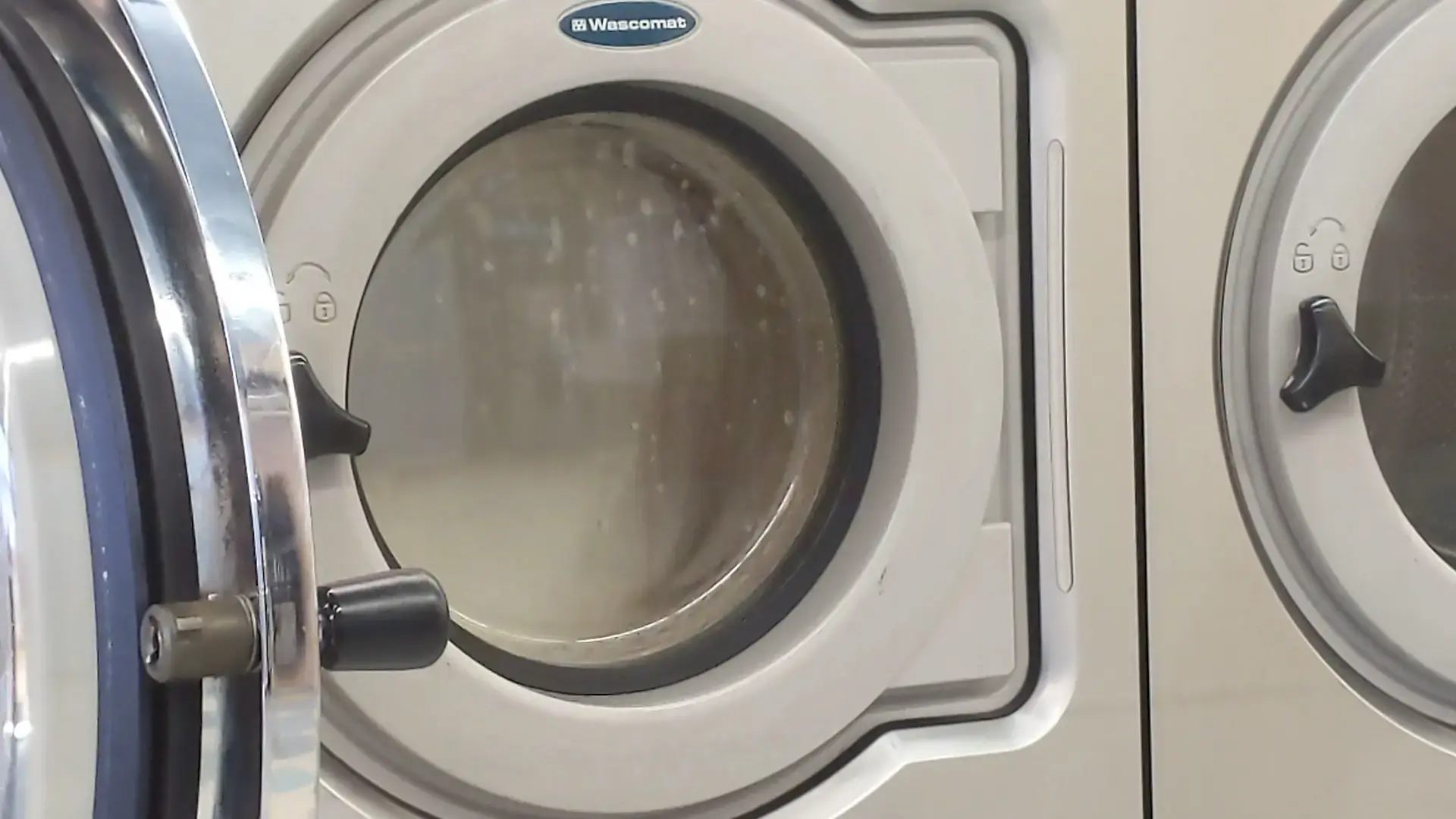Double Bubble Laundromat - Image 6