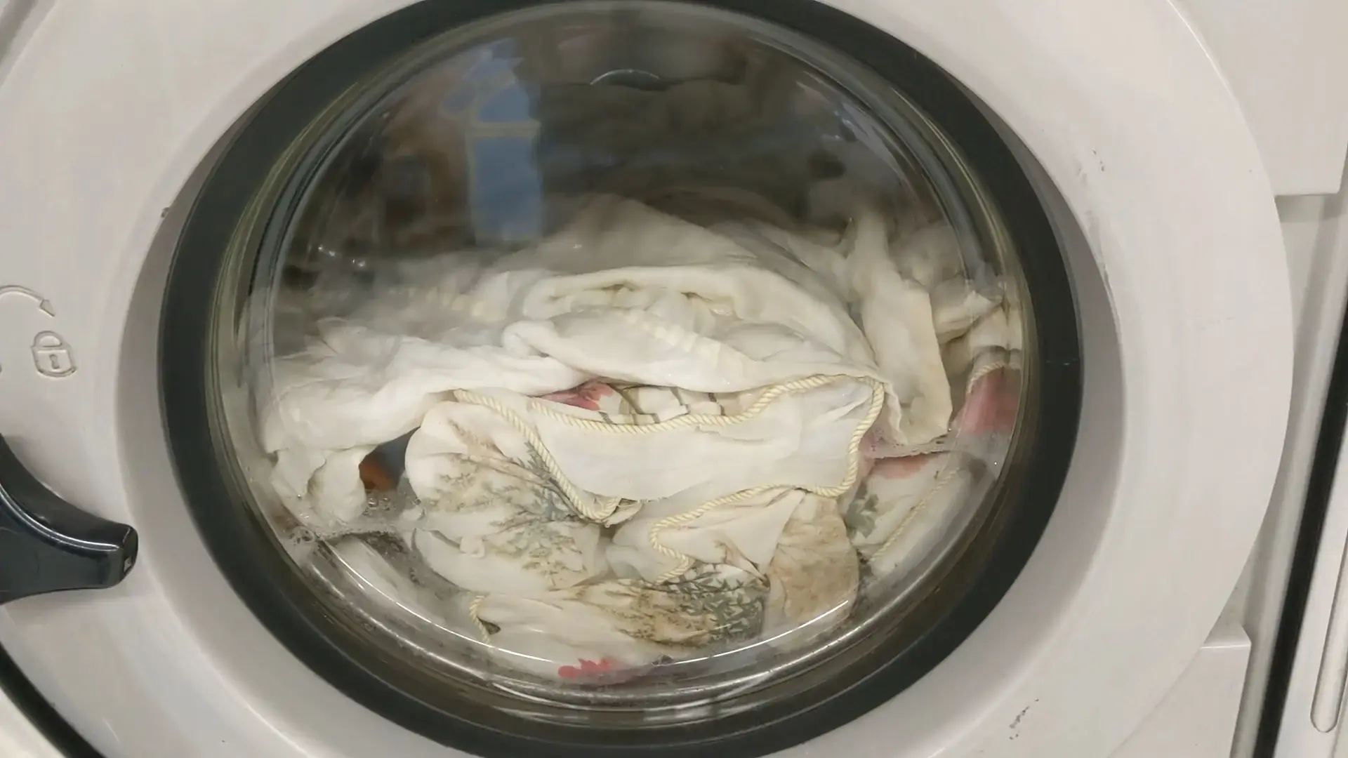 Double Bubble Laundromat - Image 11