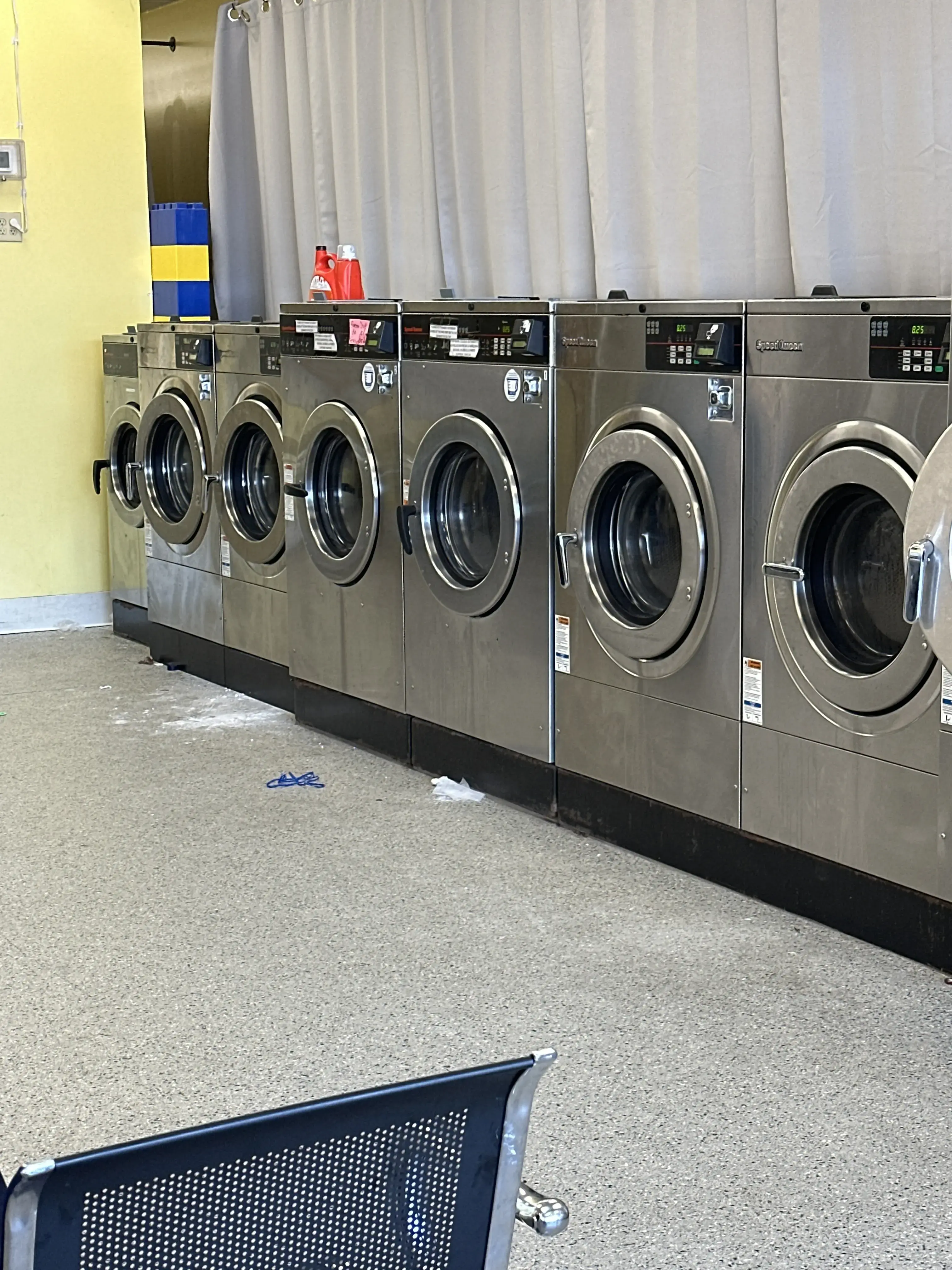 Double Bubble Laundromat - Image 3