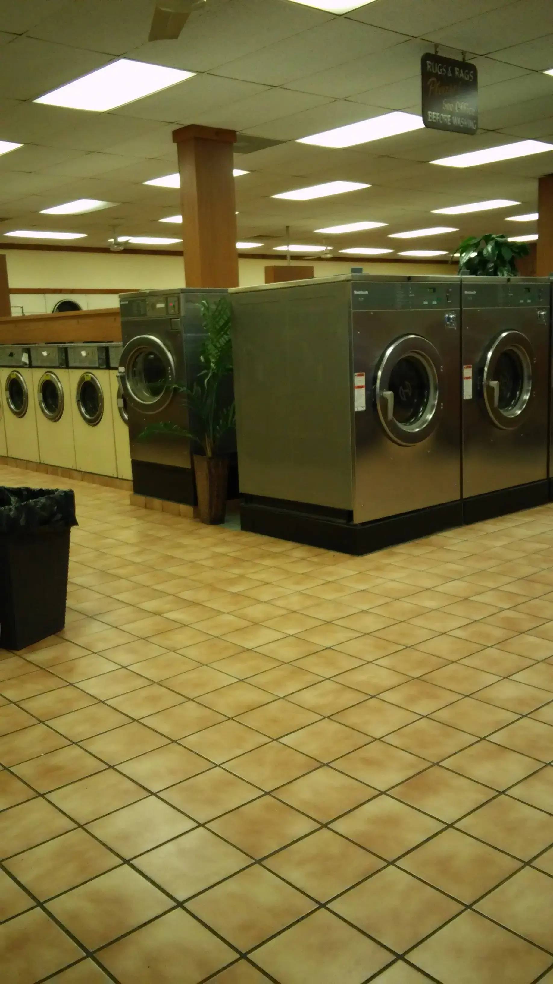 Double J Laundromat @ Chapter Square - Image 11