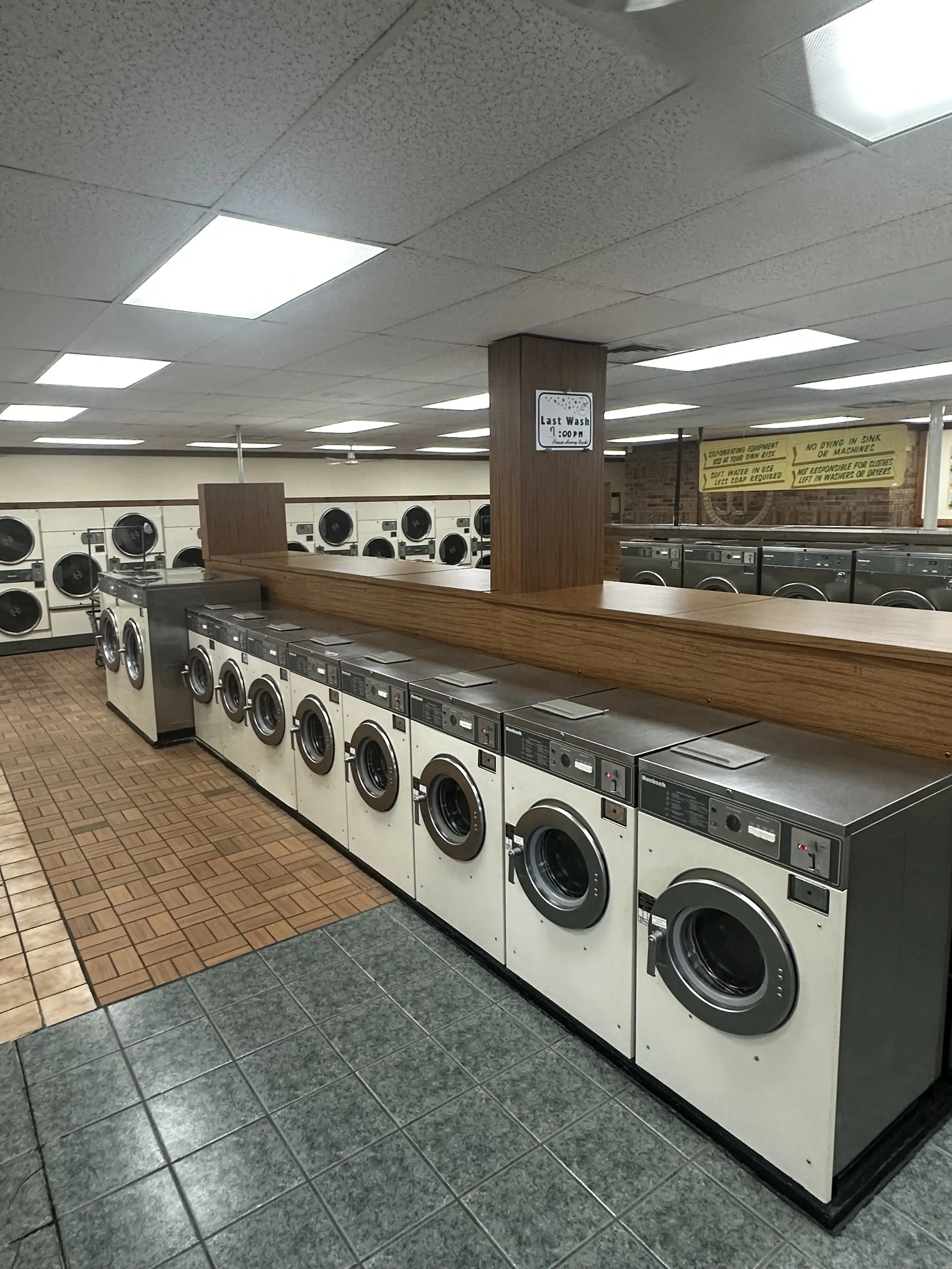 Double J Laundromat @ Chapter Square - Image 4