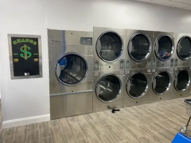 Dove Laundromat thumbnail 20