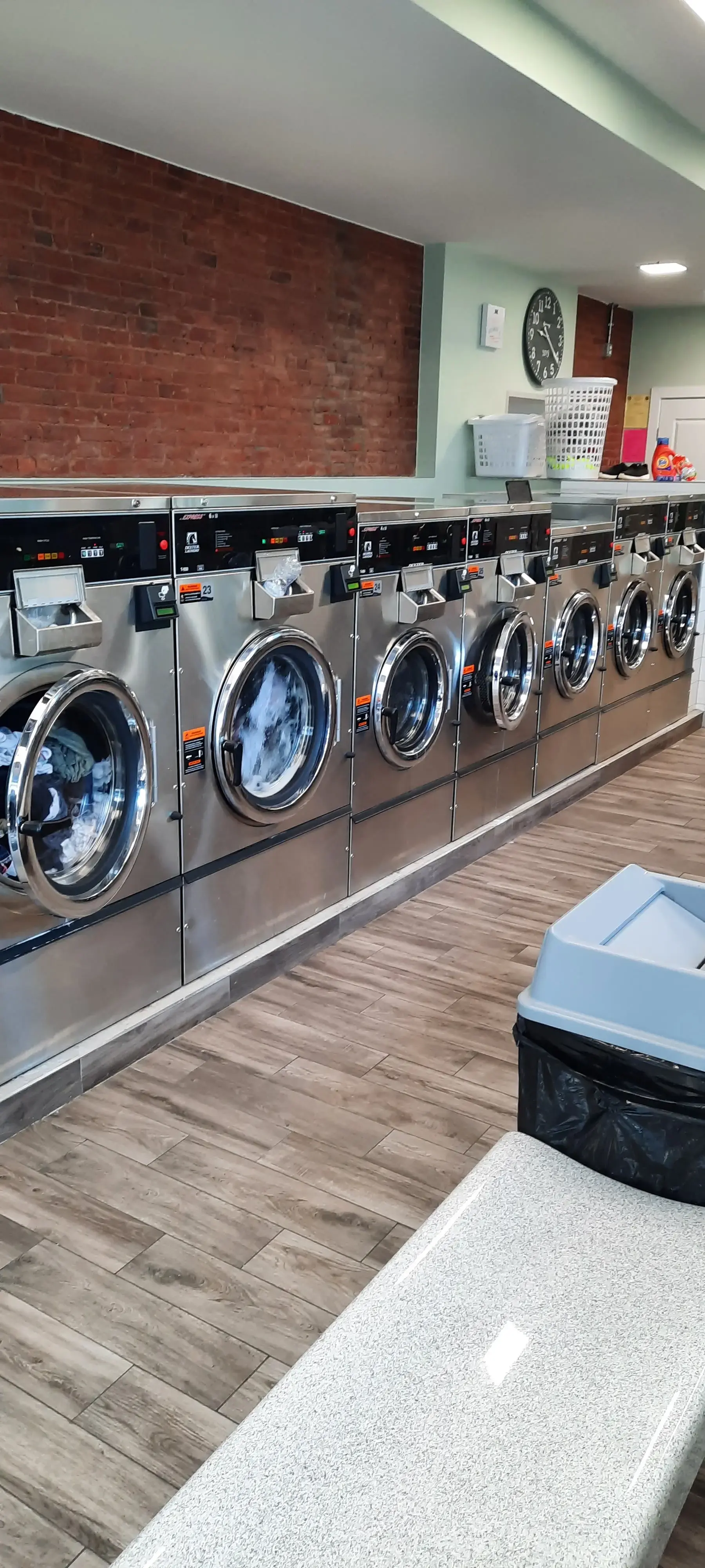 Downeck Laundromat thumbnail 1