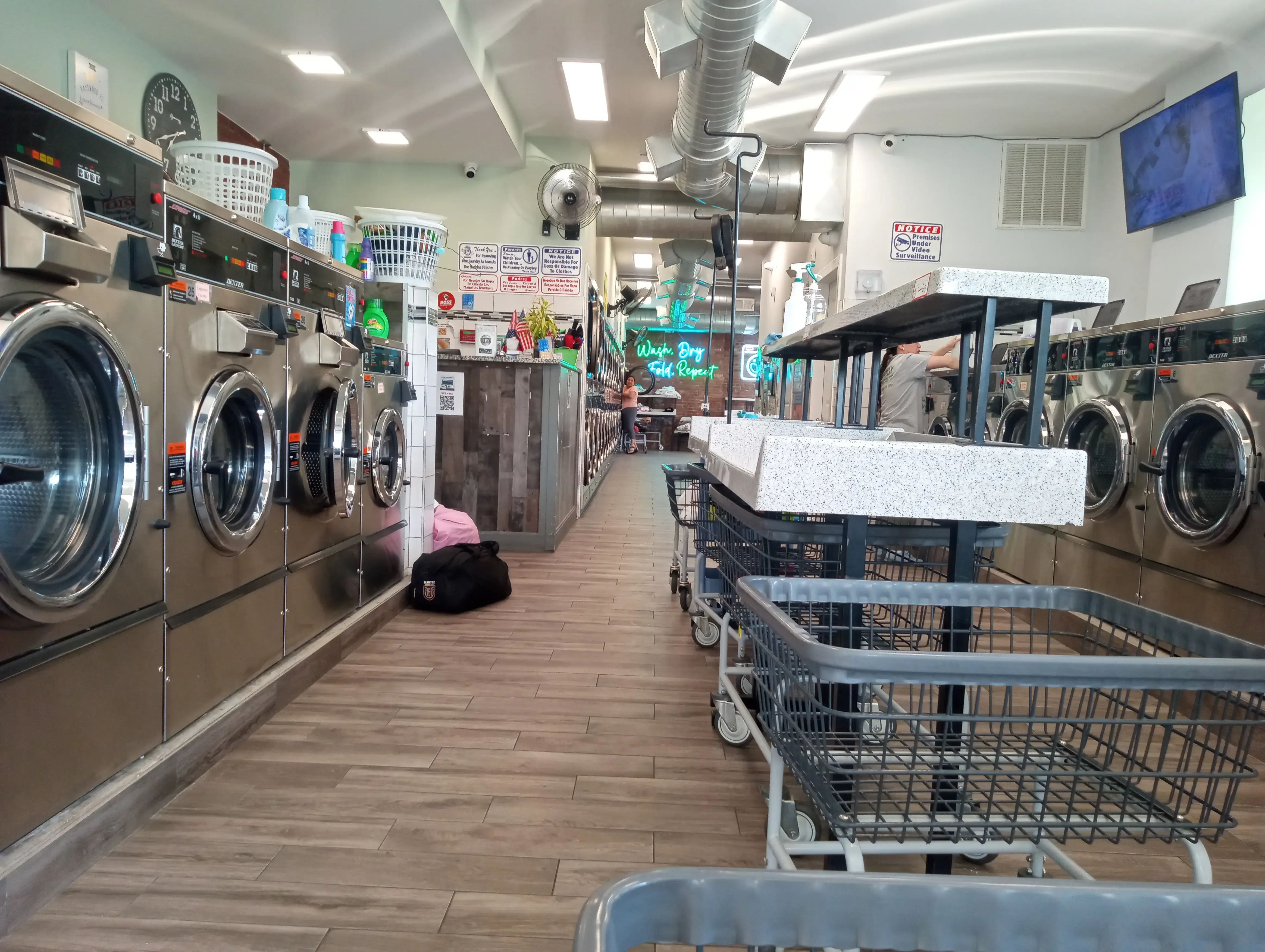 Downeck Laundromat - Image 3