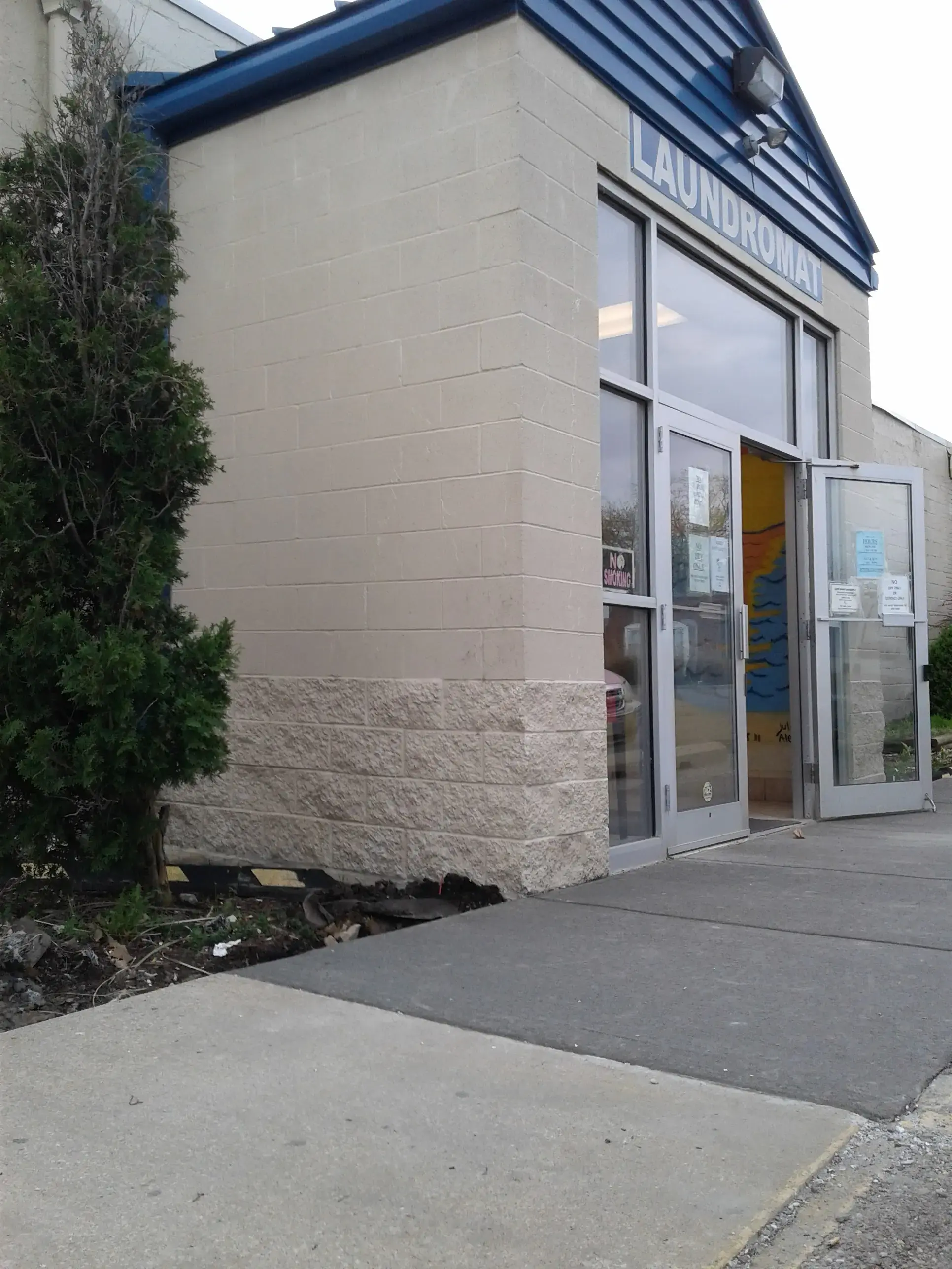 Downtown Laundromat thumbnail 12