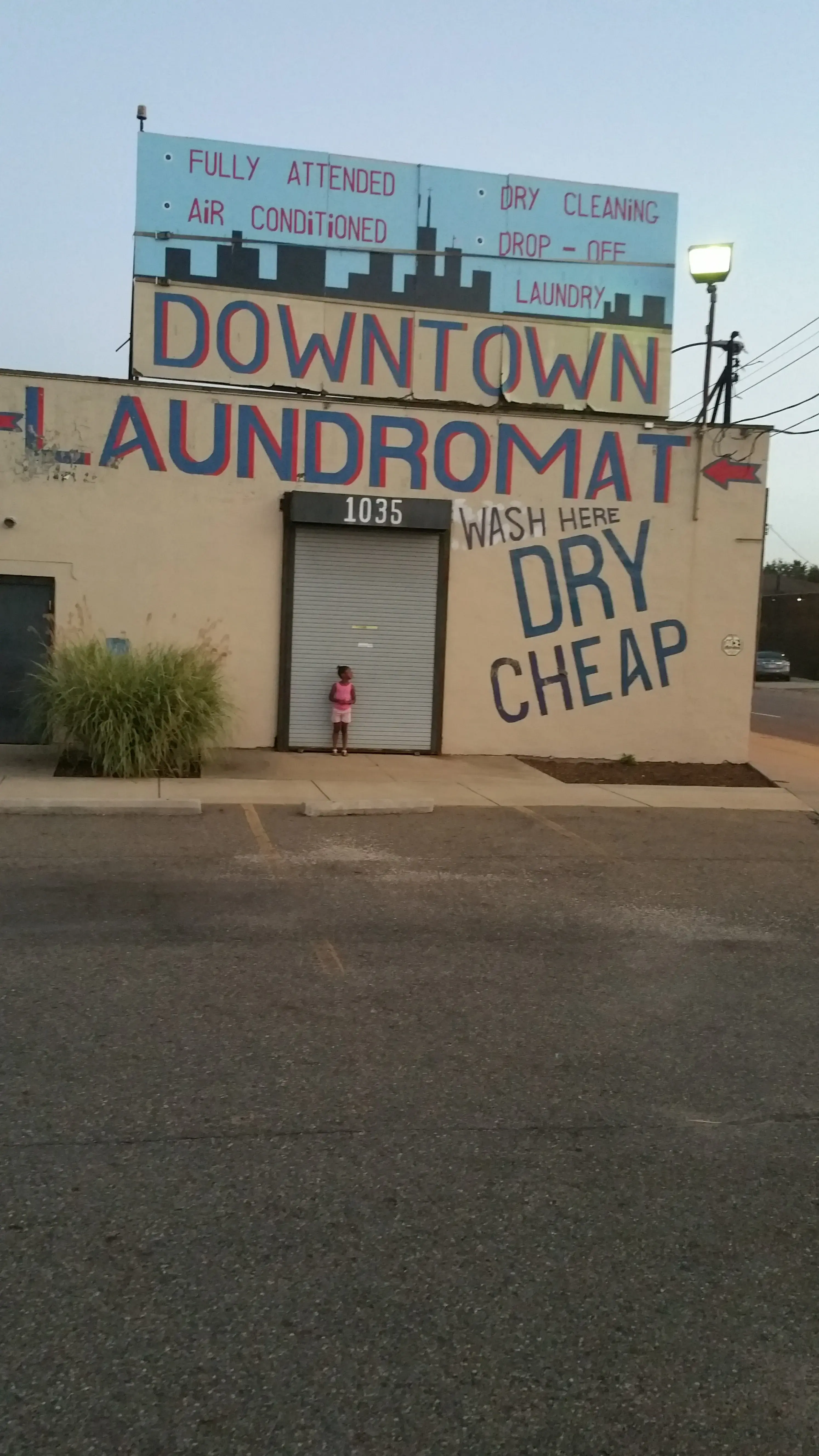 Downtown Laundromat thumbnail 18