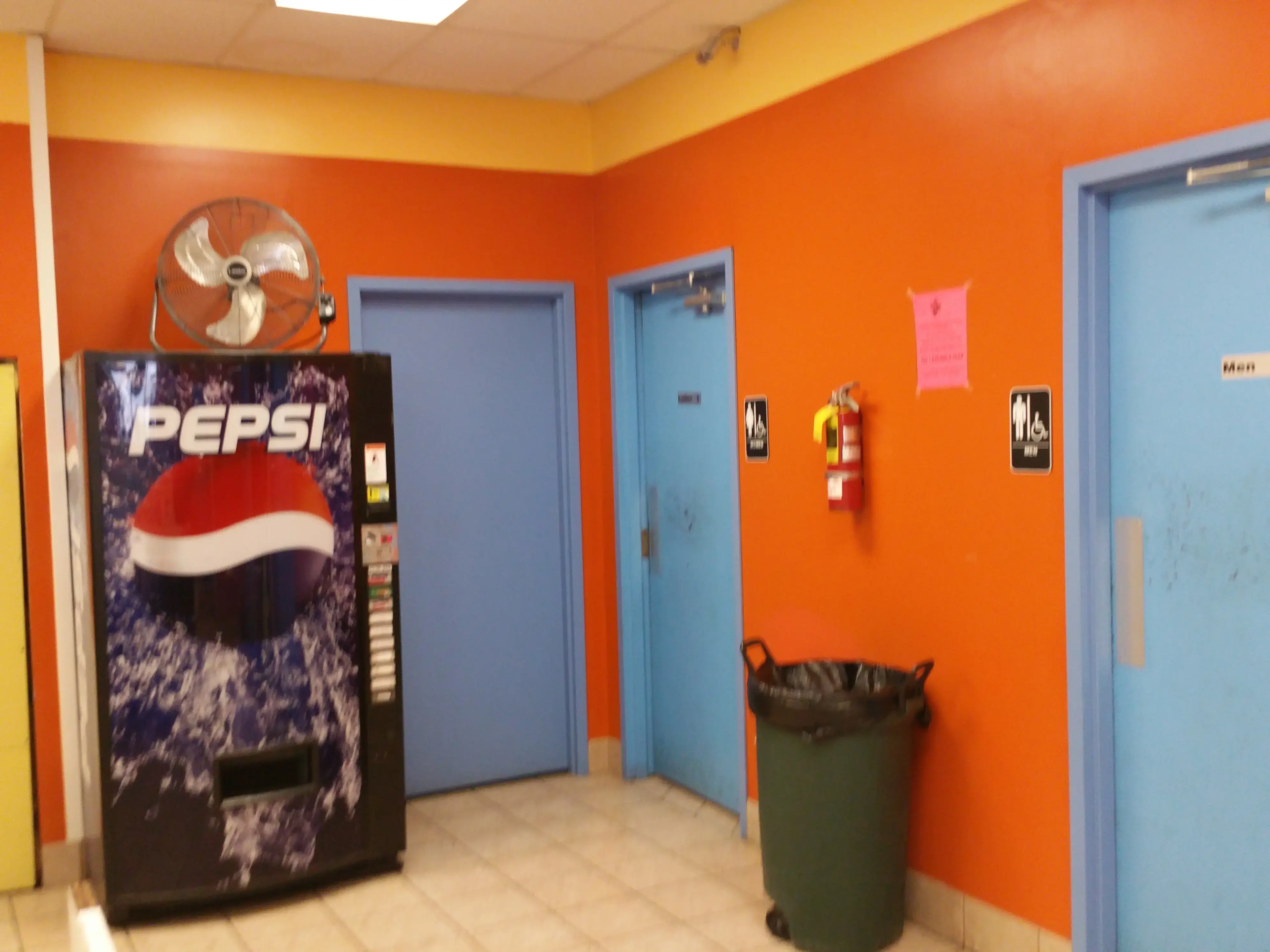 Downtown Laundromat thumbnail 20