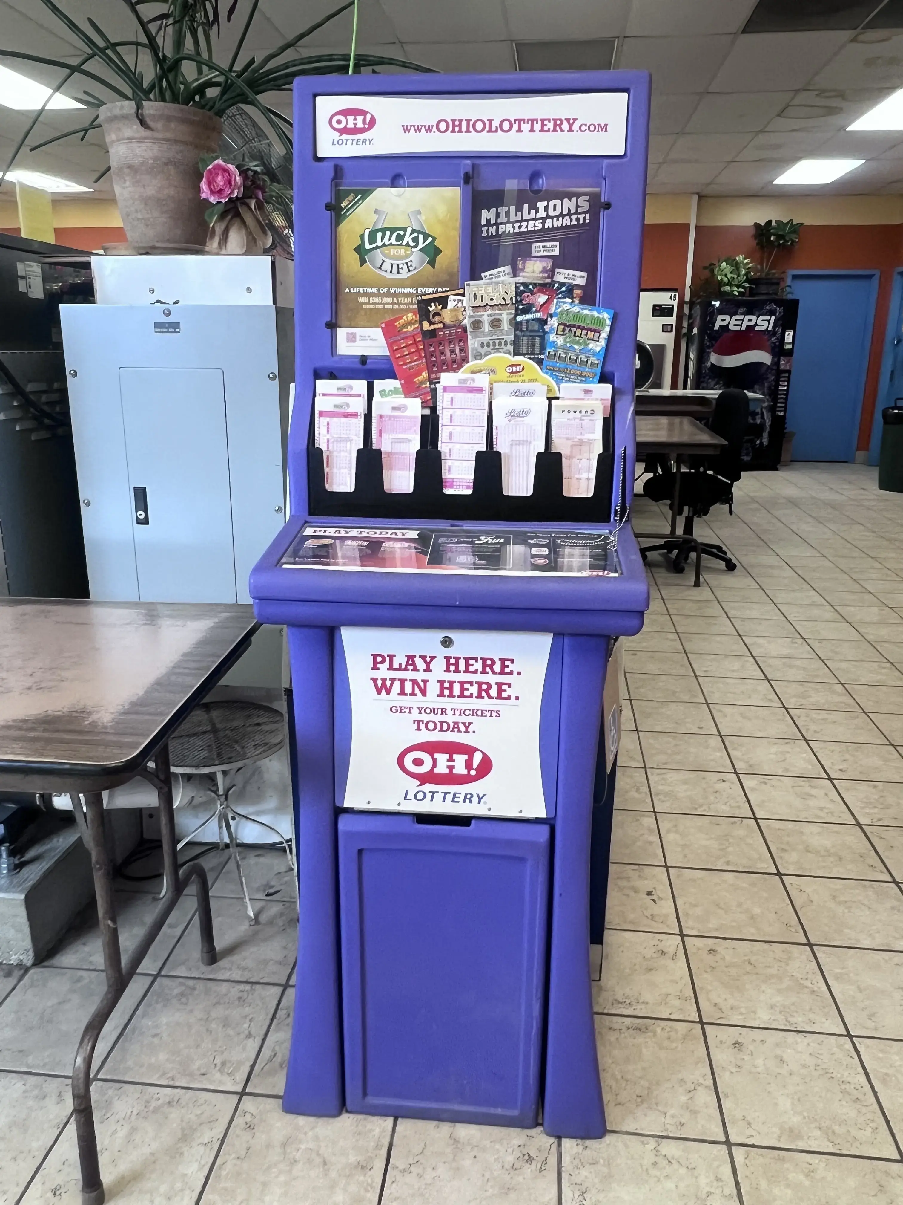 Downtown Laundromat - Image 6