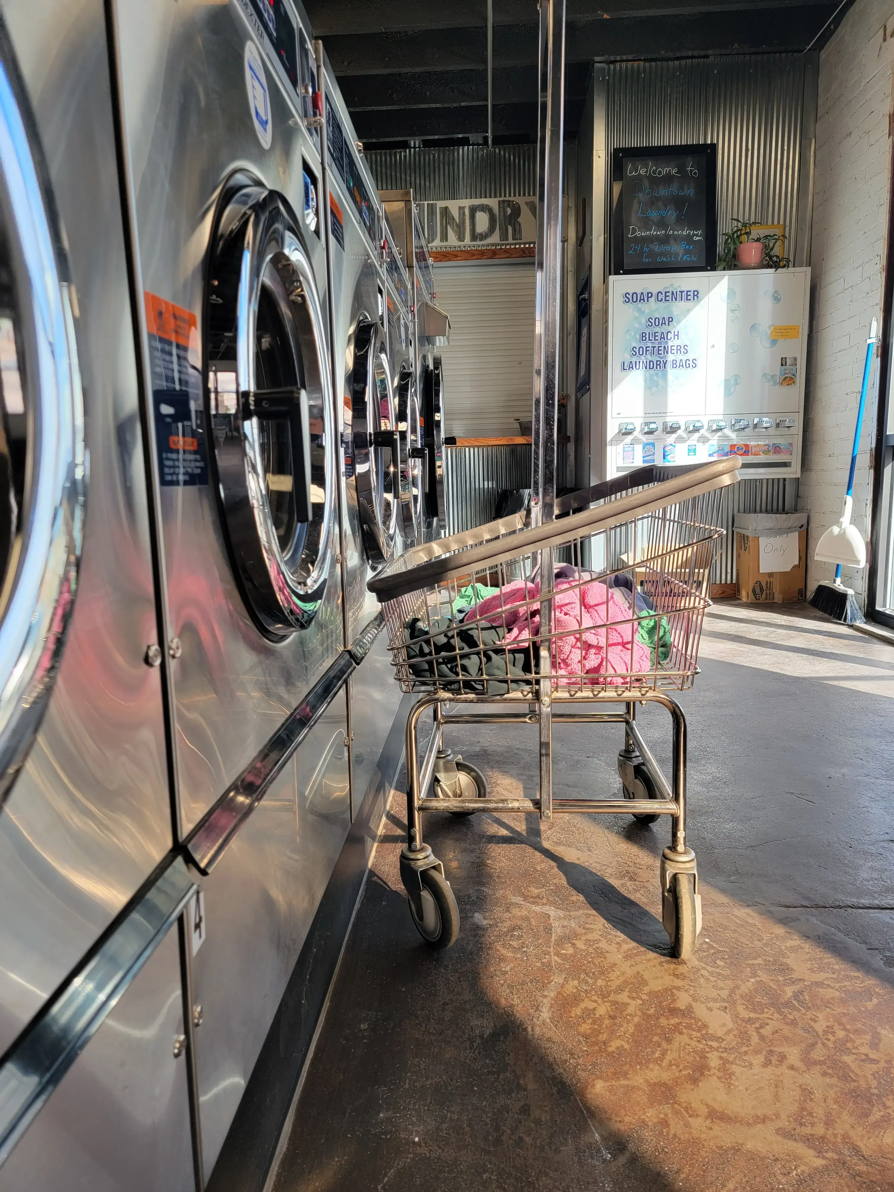 Downtown Laundry thumbnail 9