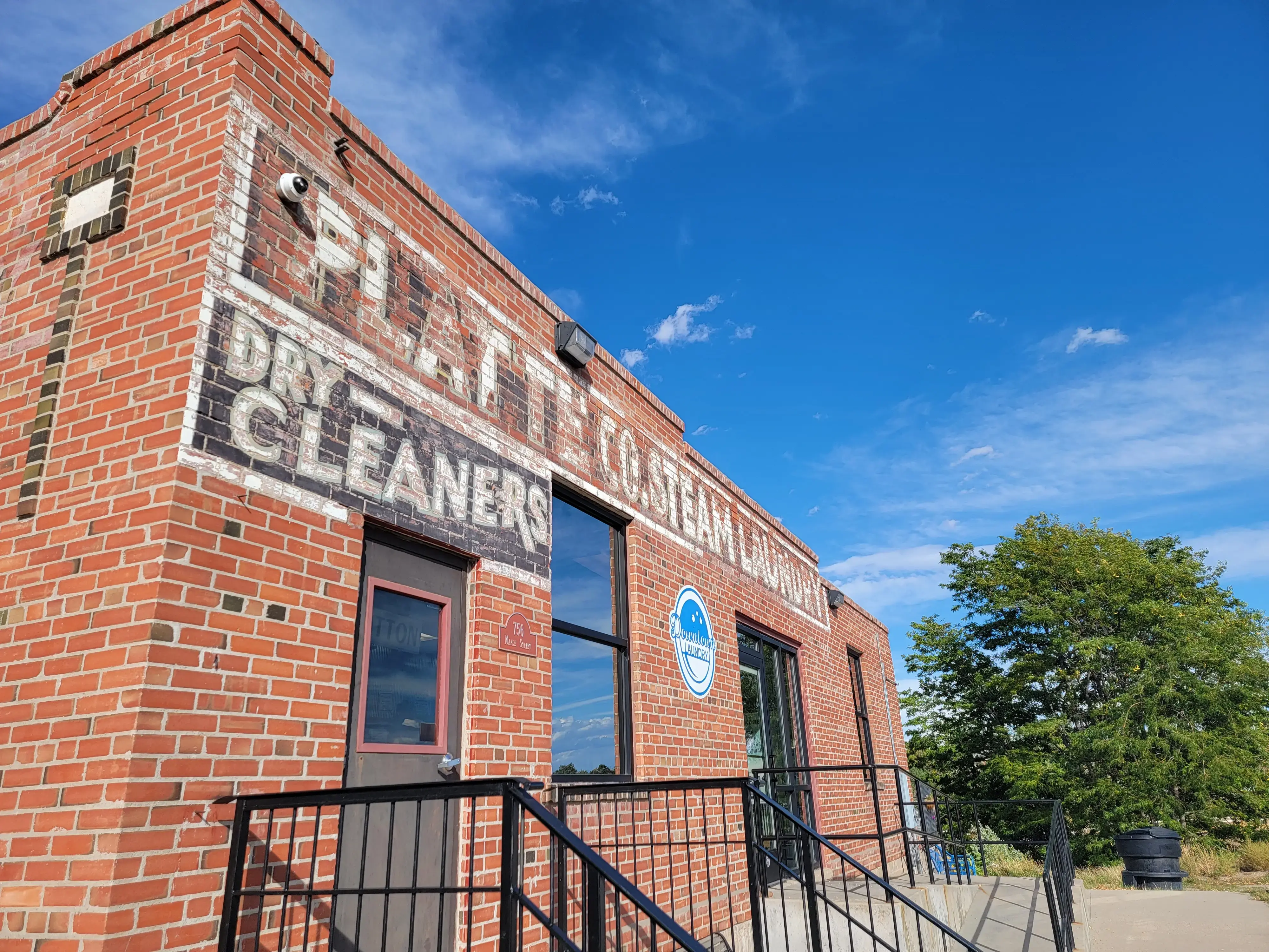 Downtown Laundry thumbnail 11