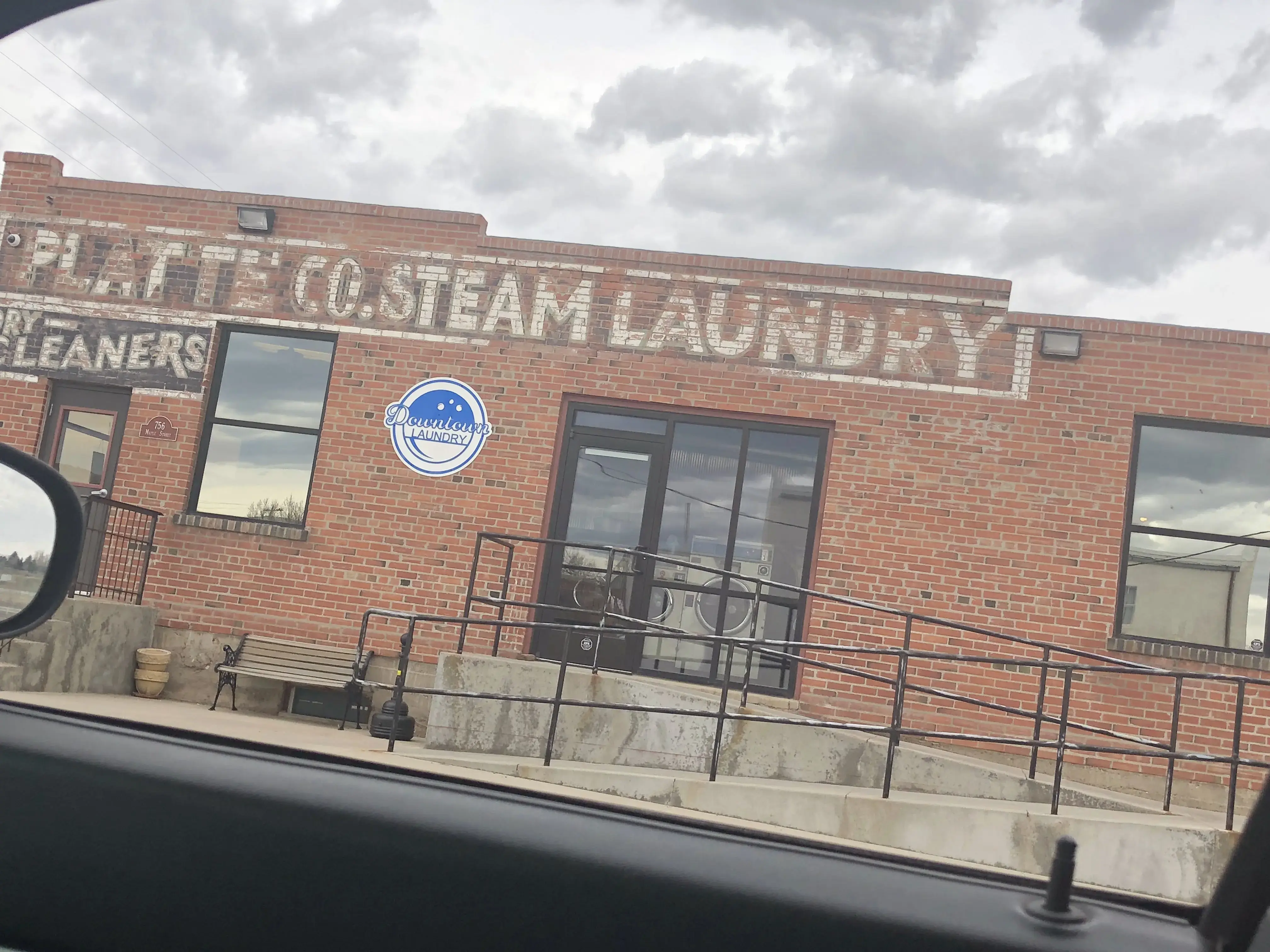 Downtown Laundry thumbnail 10