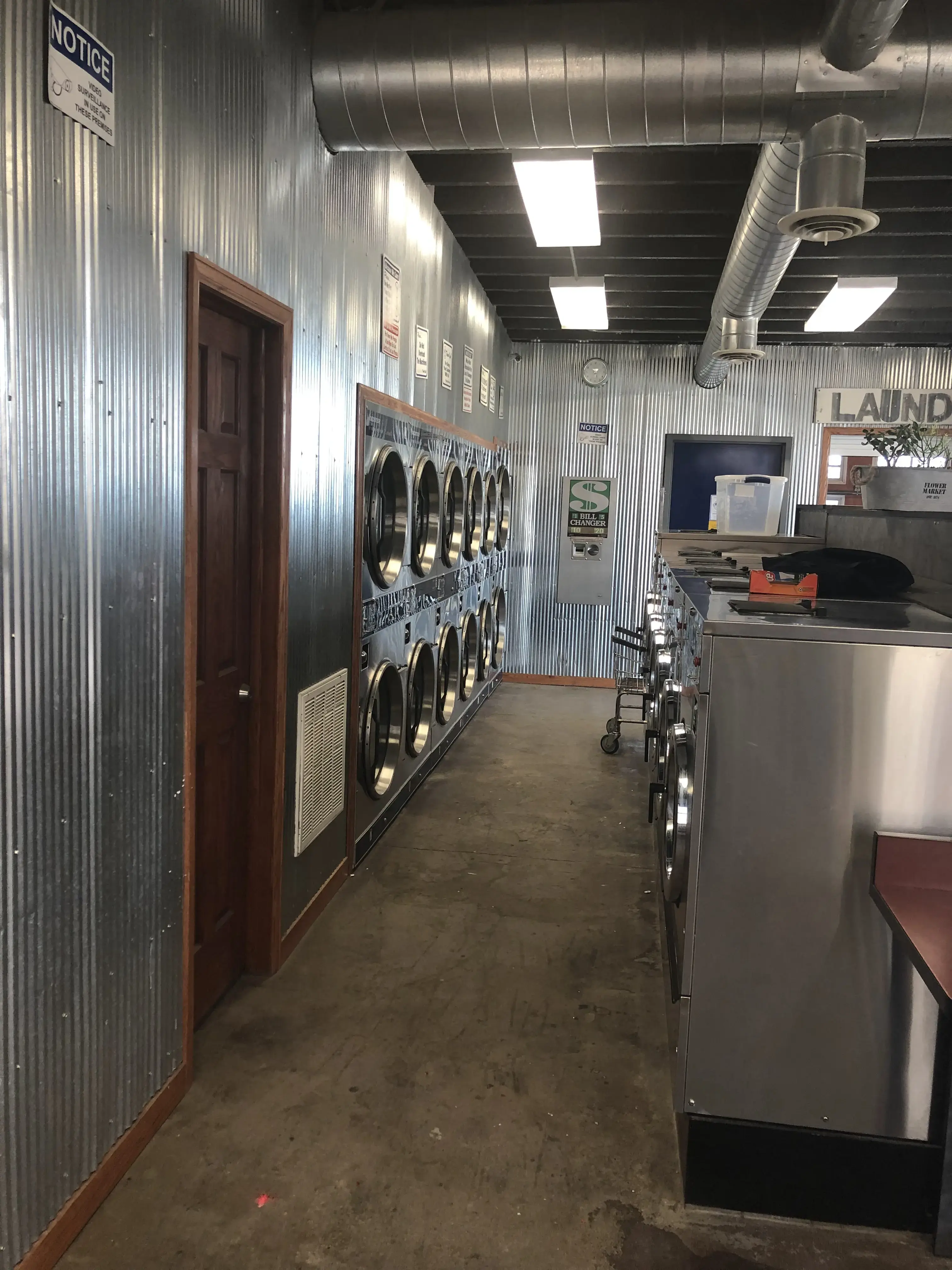 Downtown Laundry thumbnail 6