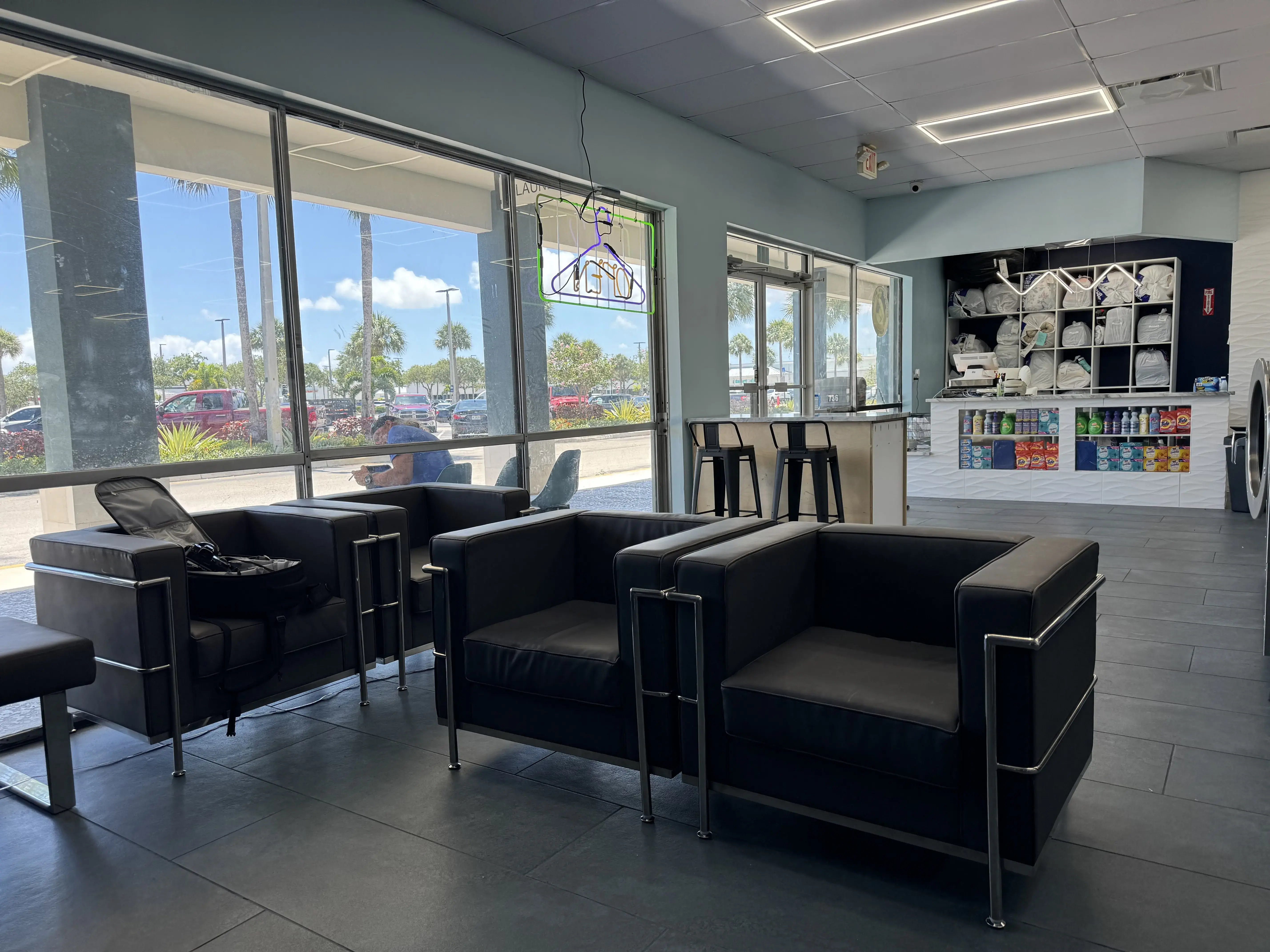 Downtown Stuart Laundry - Image 3