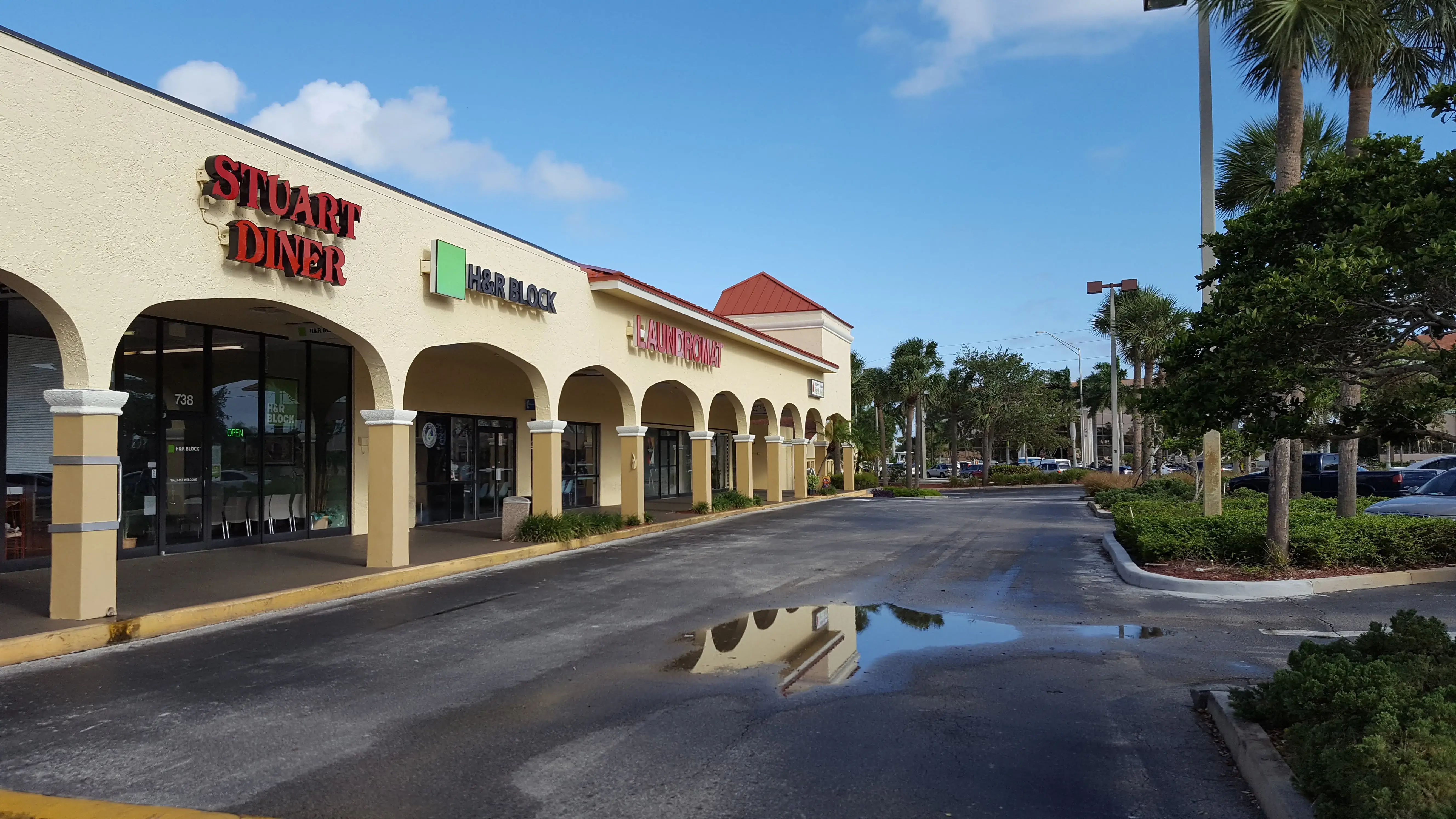 Downtown Stuart Laundry - Image 17
