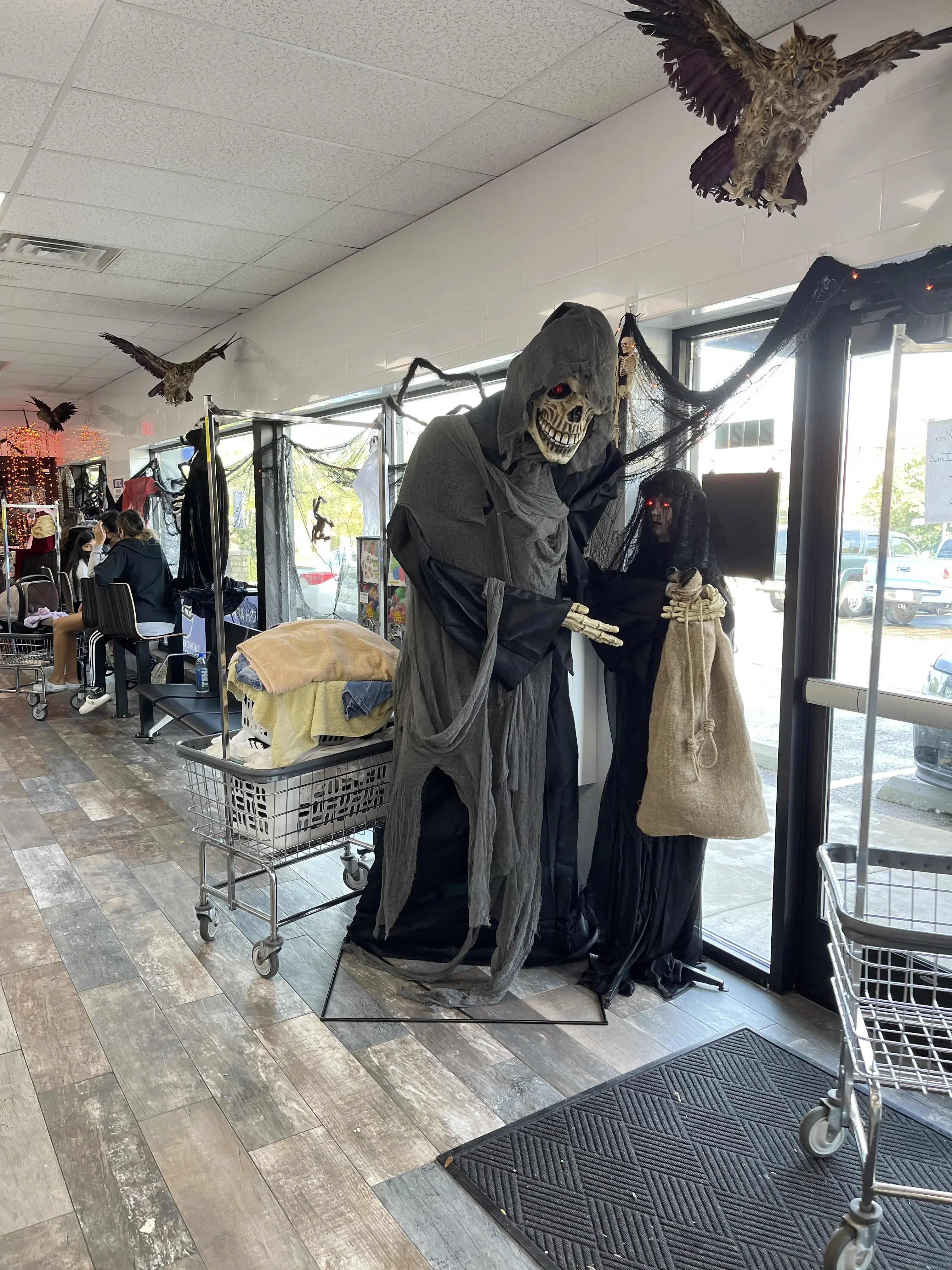 Dream Clean Laundromat - Image 7