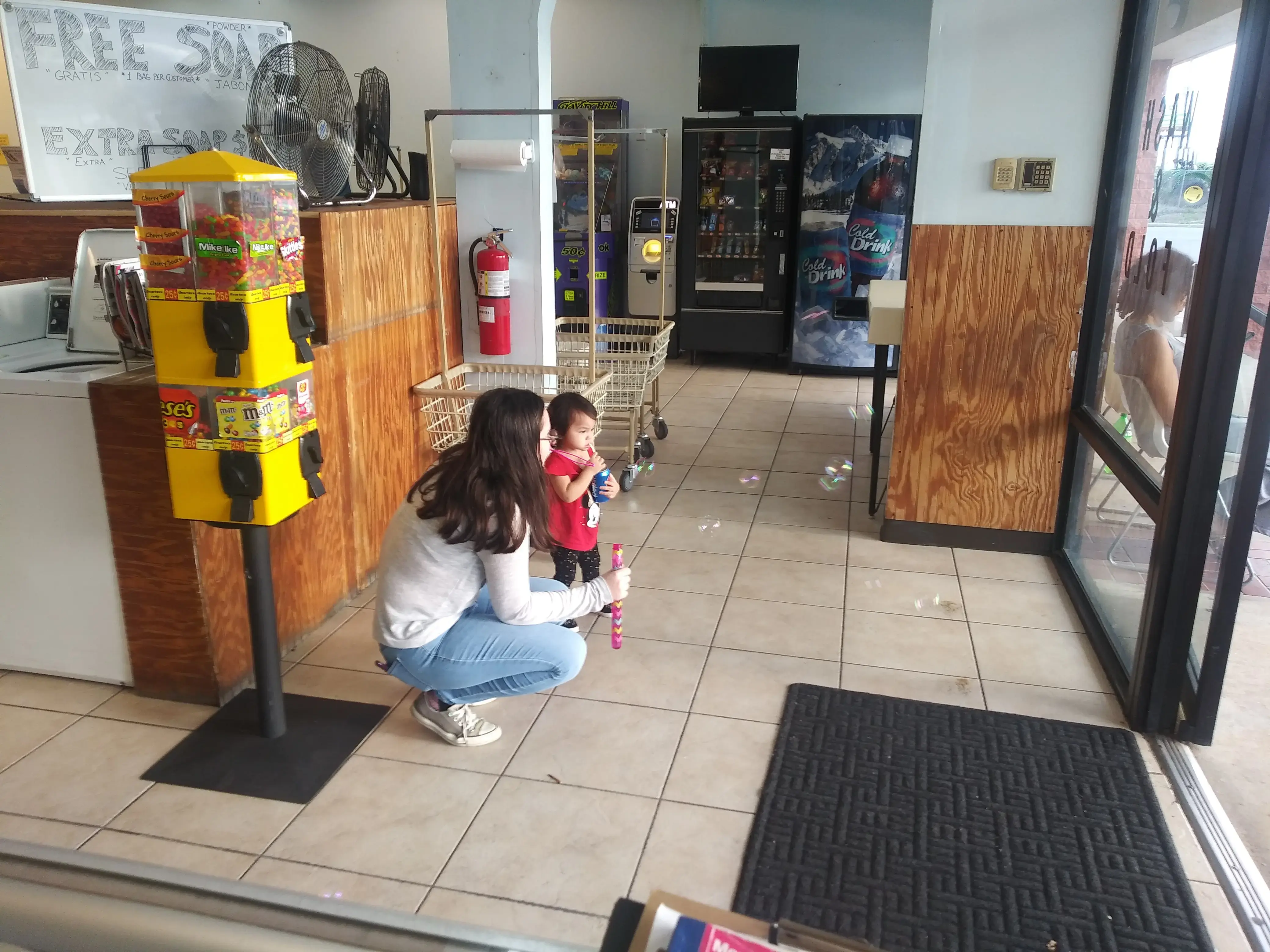 Drop - Wash & Fold Coin Laundry-Full Service Laundromat thumbnail 8
