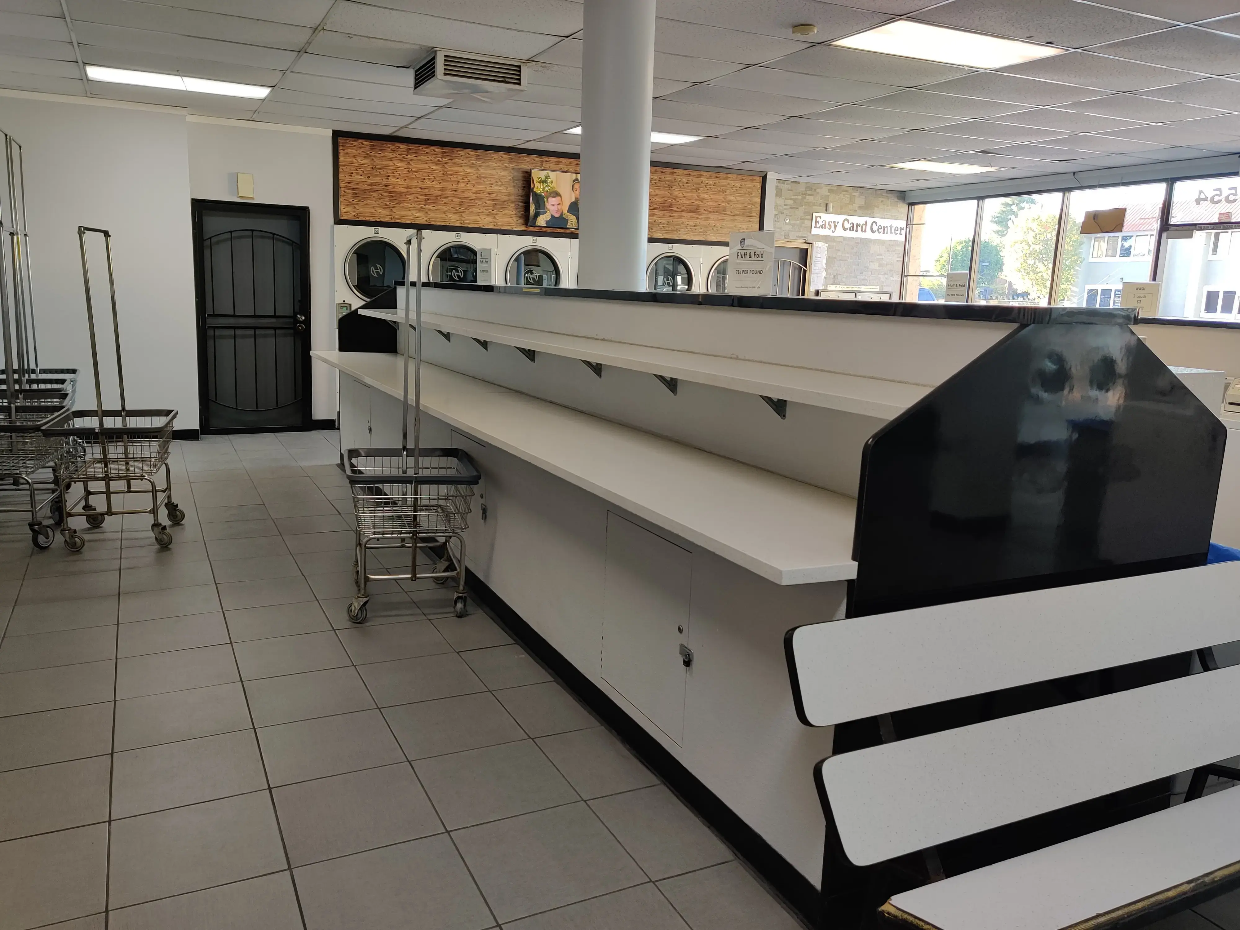 Drop n Go Laundromat - Image 10
