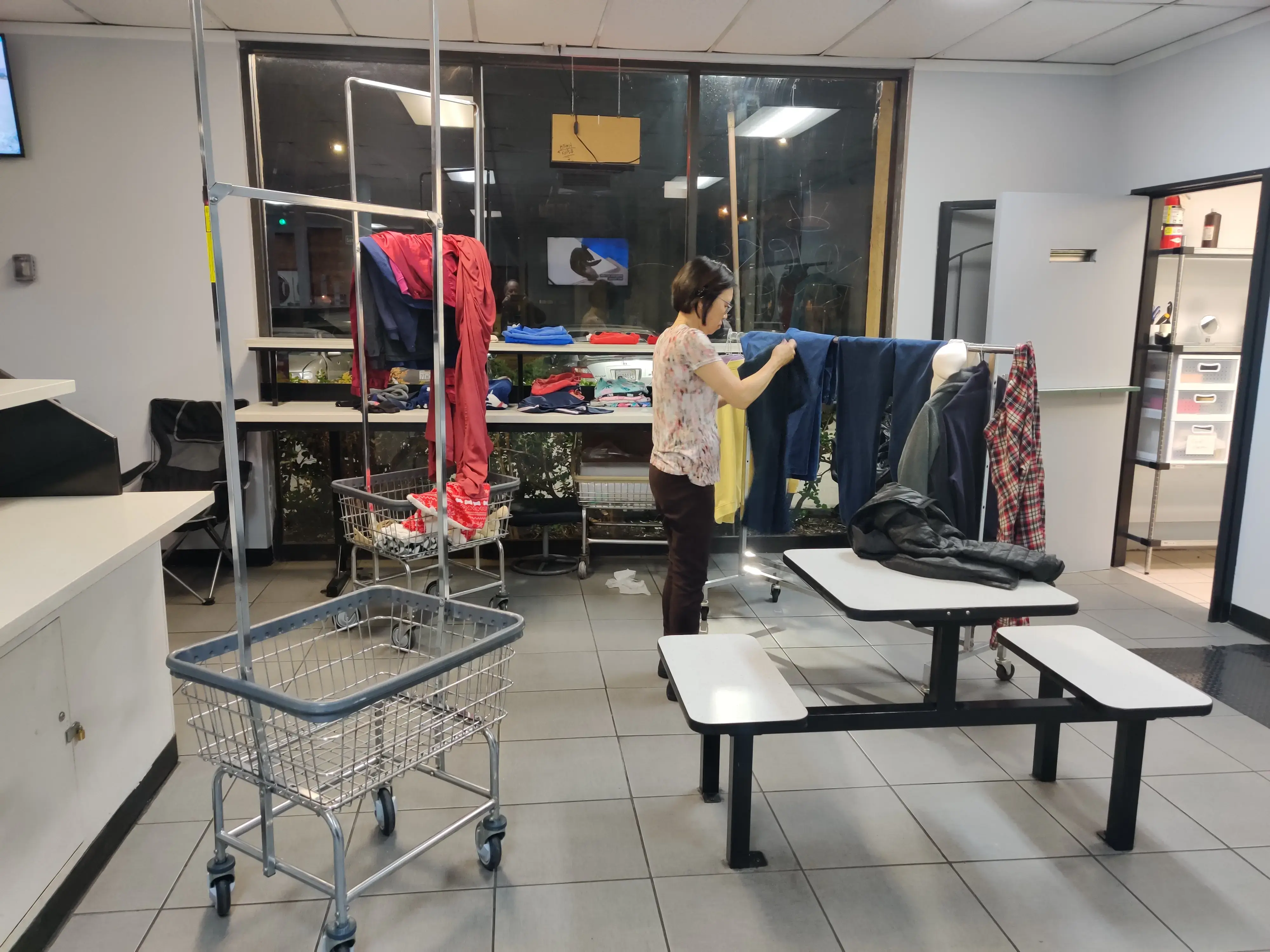 Drop n Go Laundromat thumbnail 9