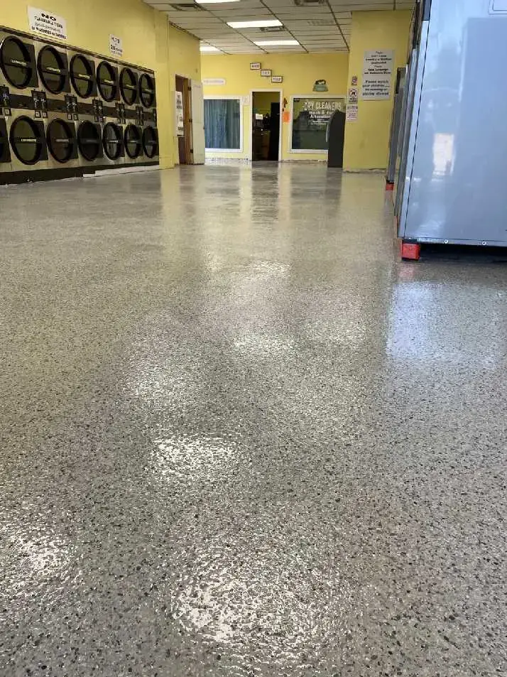 Dry Cleaners and Washateria in Lytle thumbnail 9