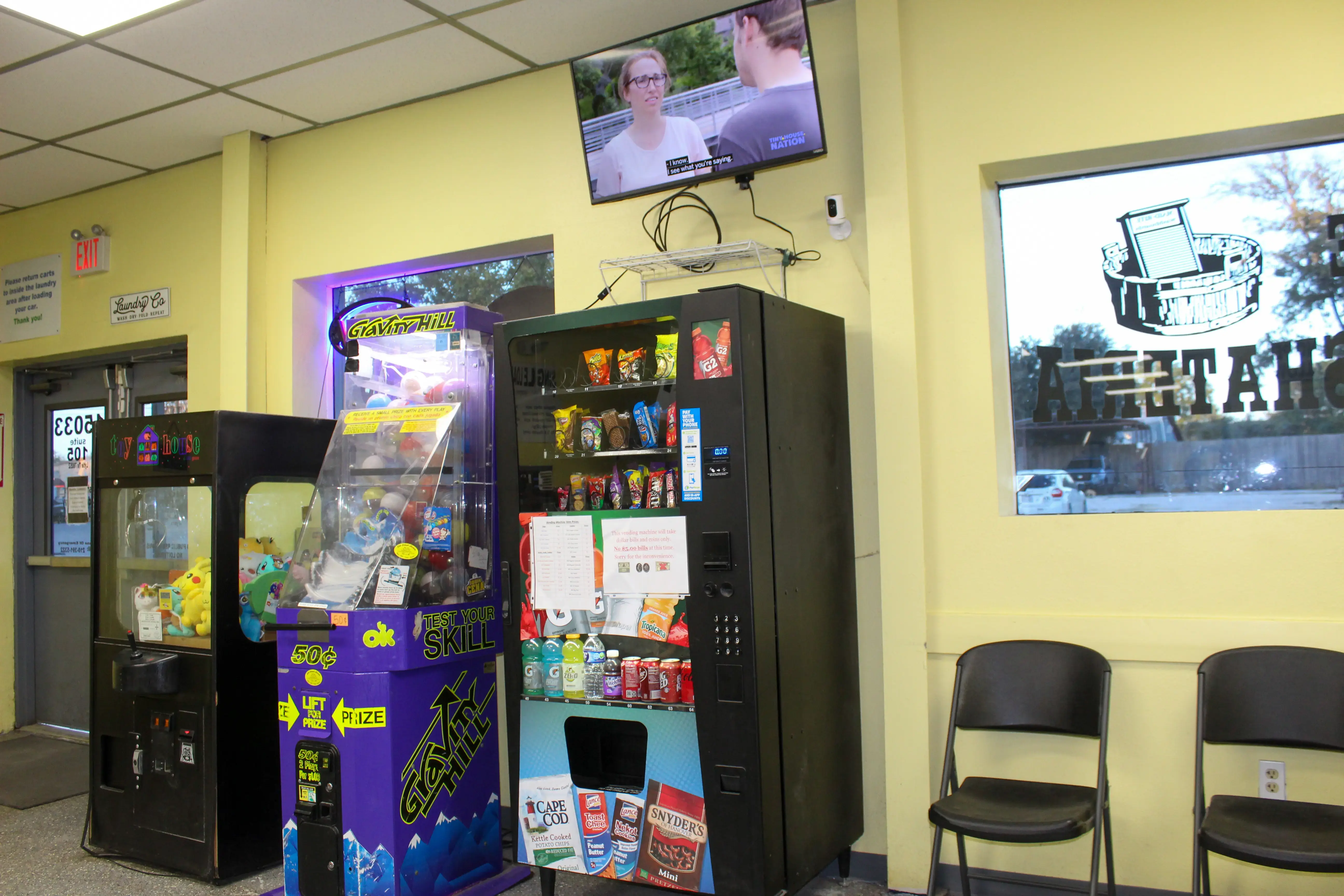 Dry Cleaners and Washateria in Lytle - Image 6