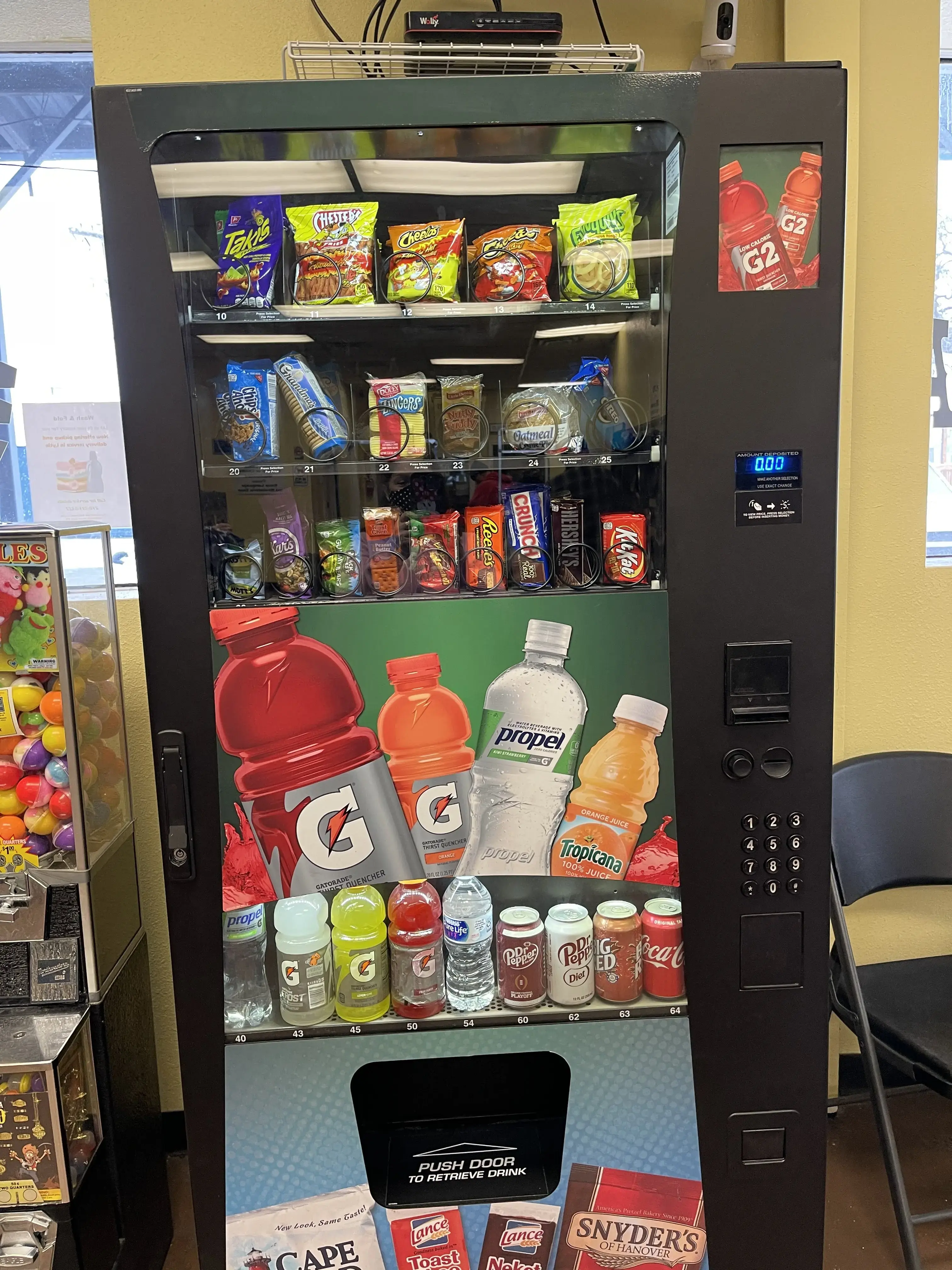 Dry Cleaners and Washateria in Lytle thumbnail 14