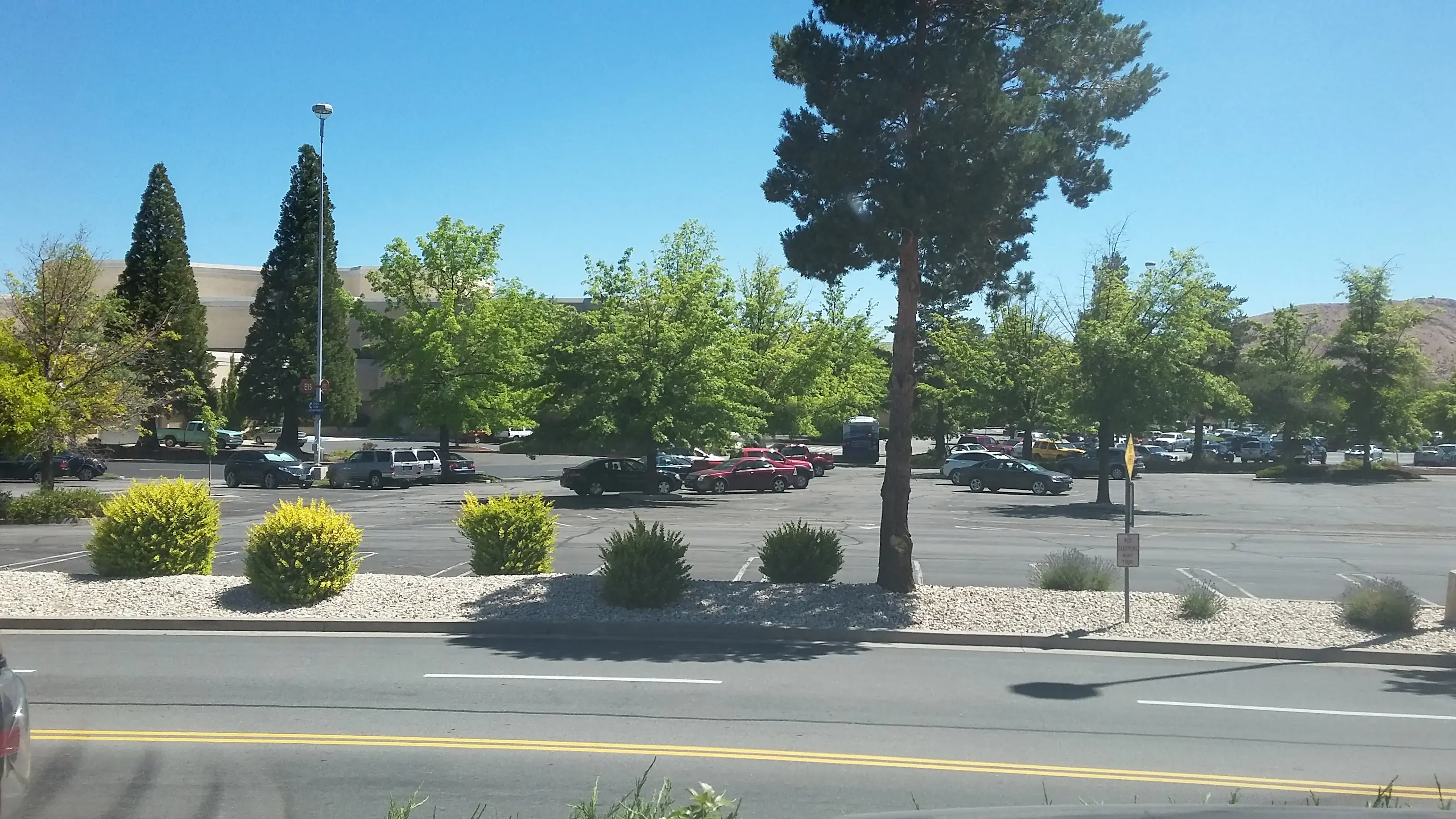 Duds n' Suds - South Store thumbnail 17