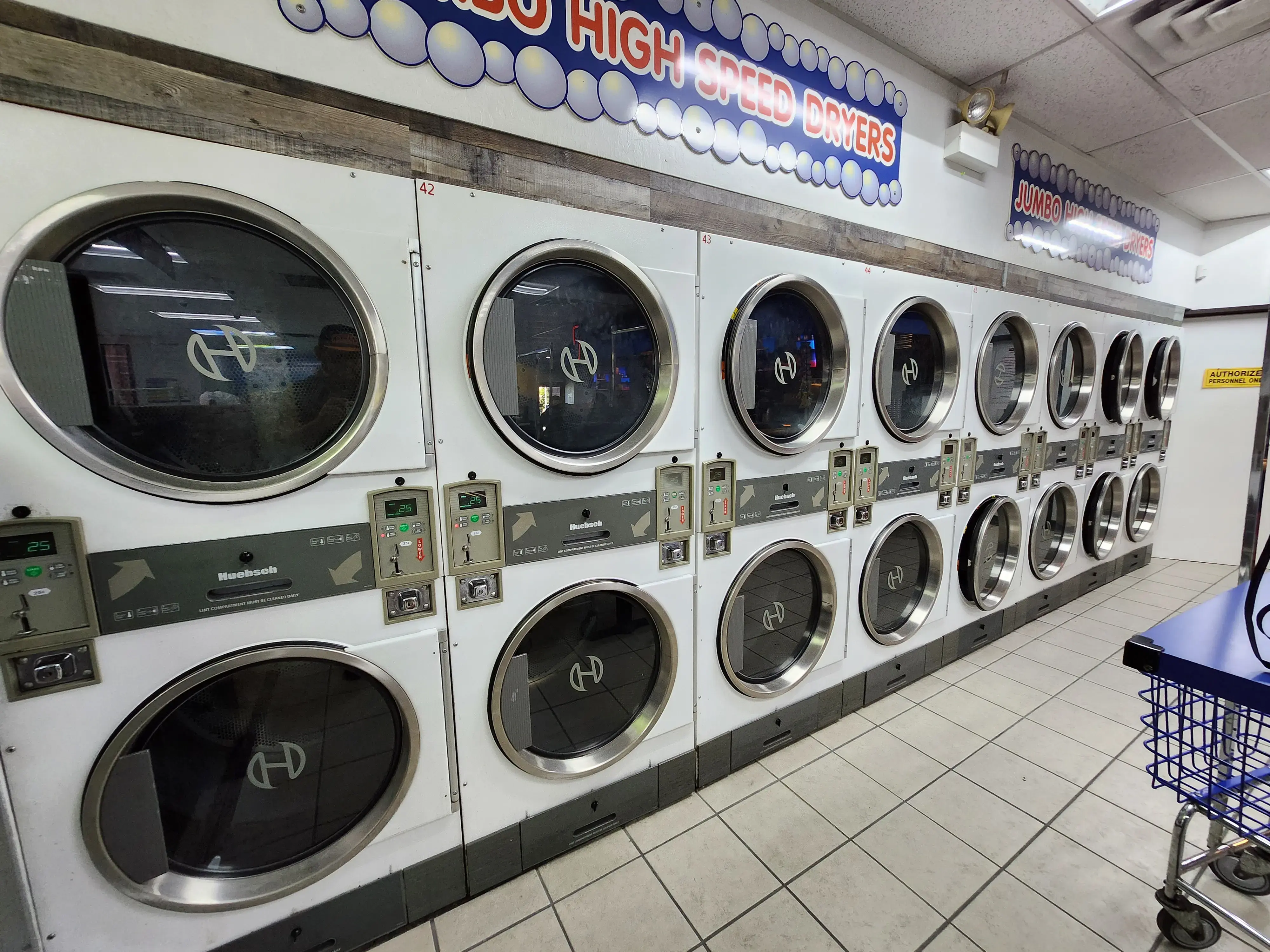 Duds n' Suds - South Store thumbnail 18