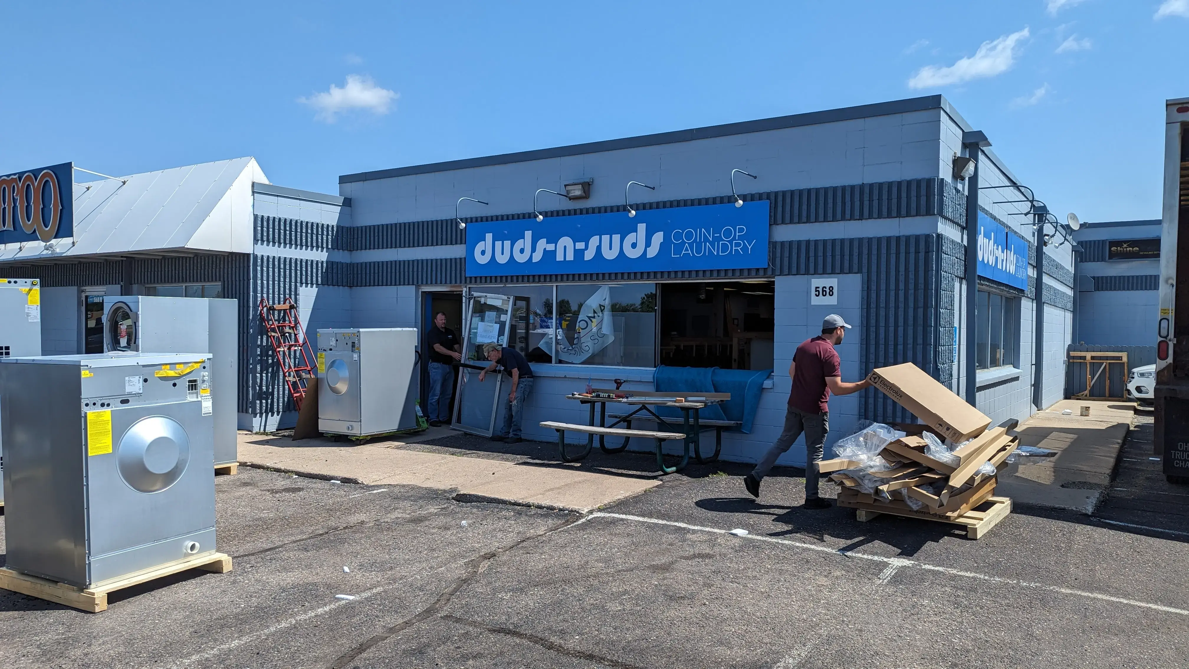 Duds-n-Suds Coin Laundry of Elk River thumbnail 15
