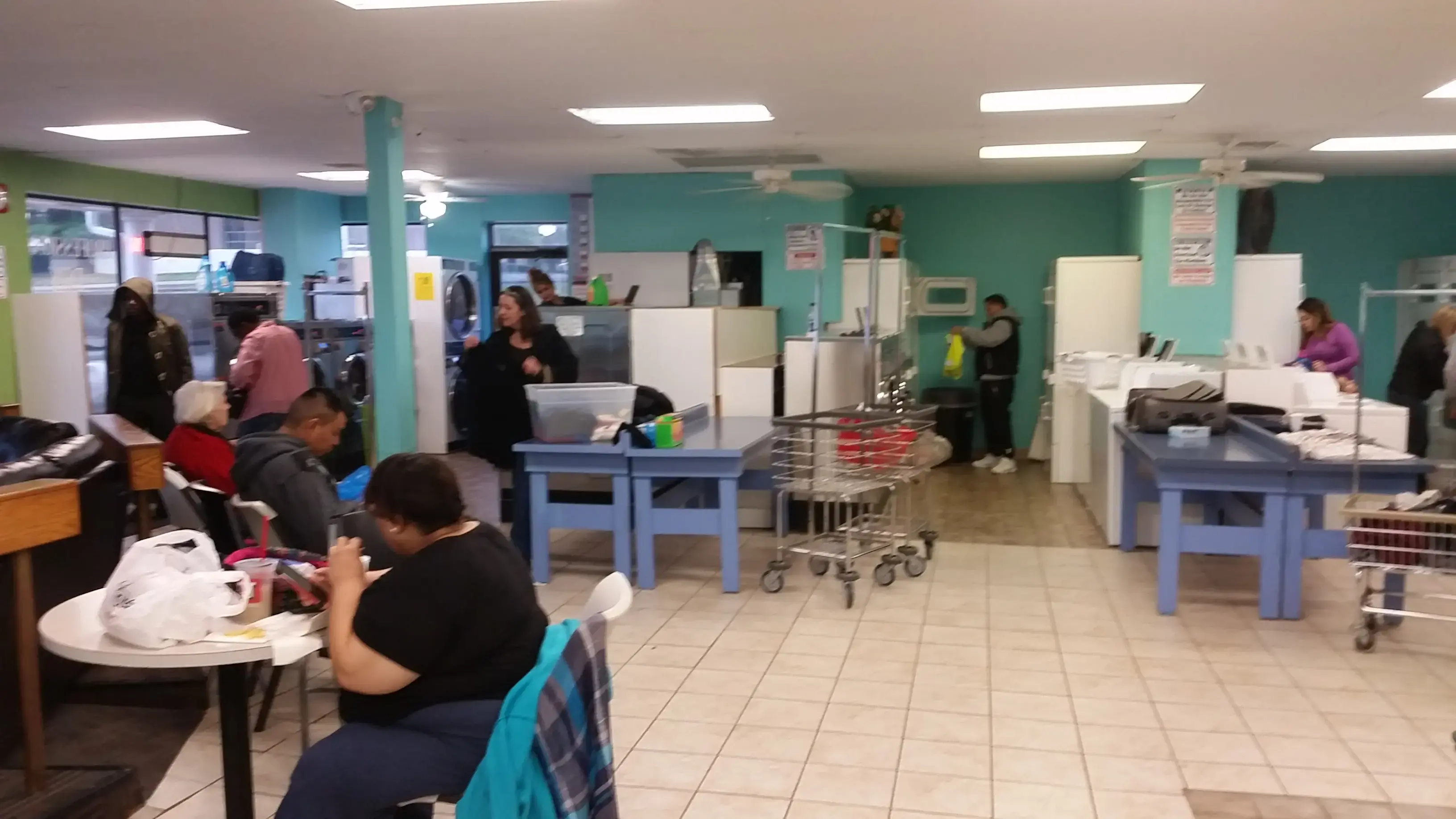 Duds 'n Suds Coin Laundry - Image 13