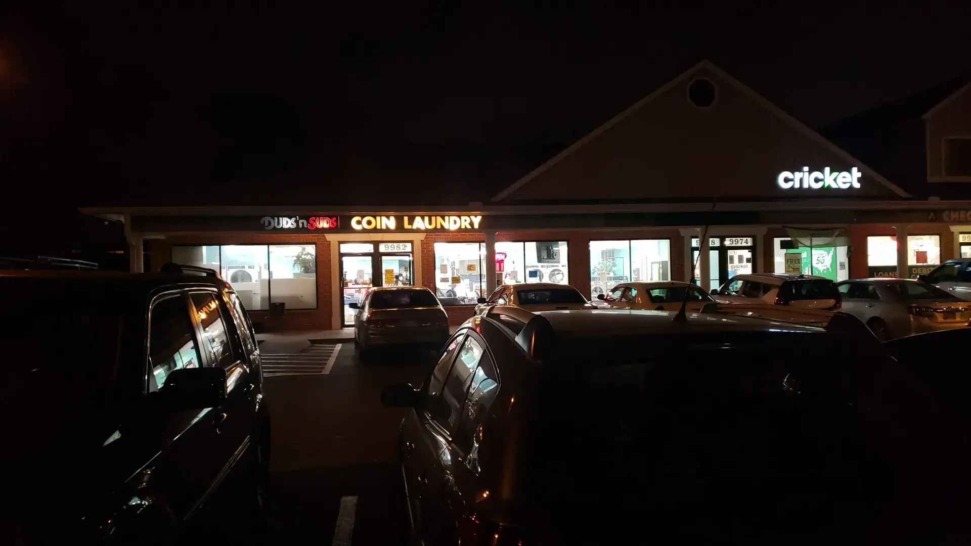 Duds 'n Suds Coin Laundry thumbnail 4