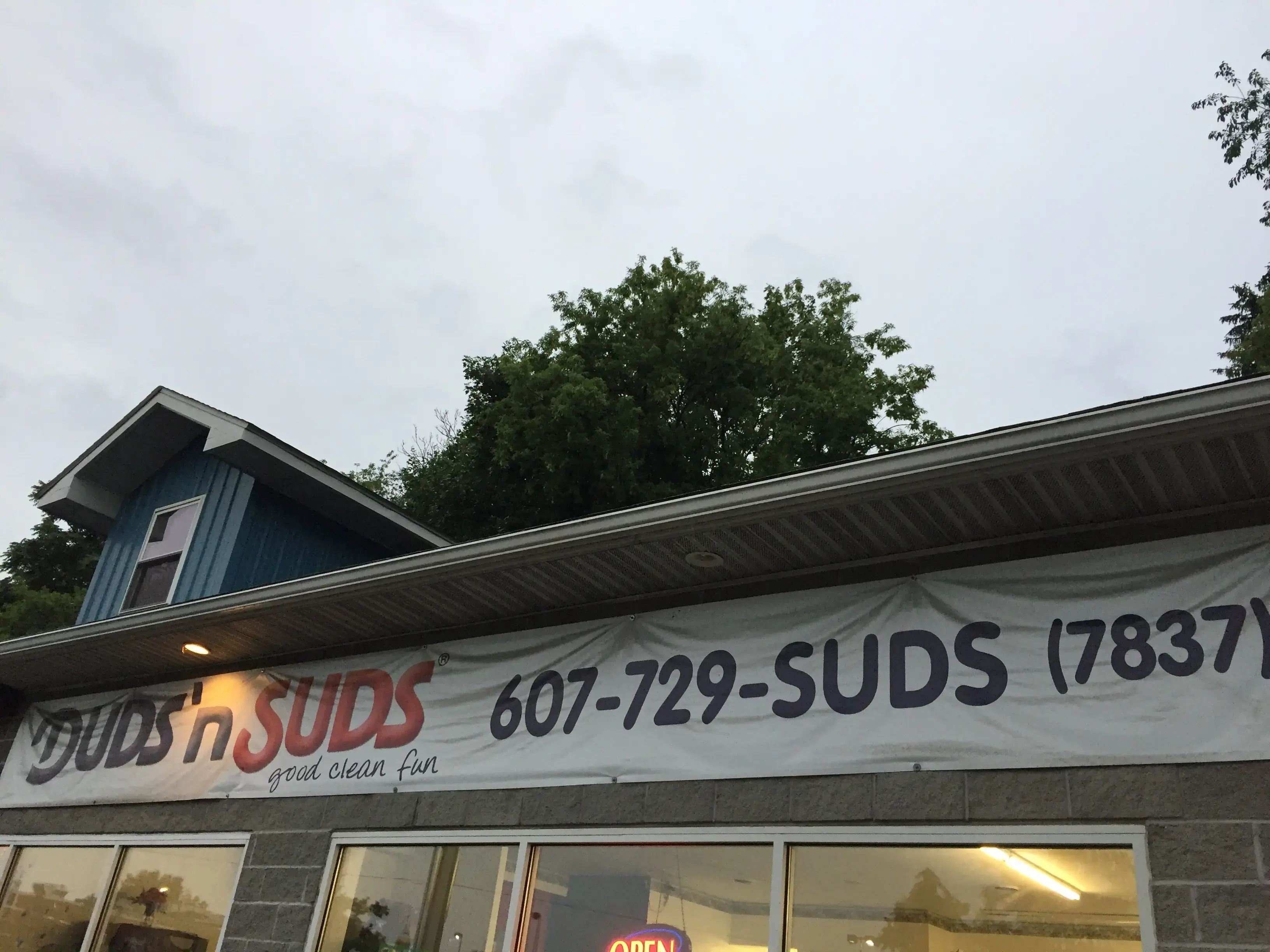Duds 'N Suds Laundry thumbnail 8