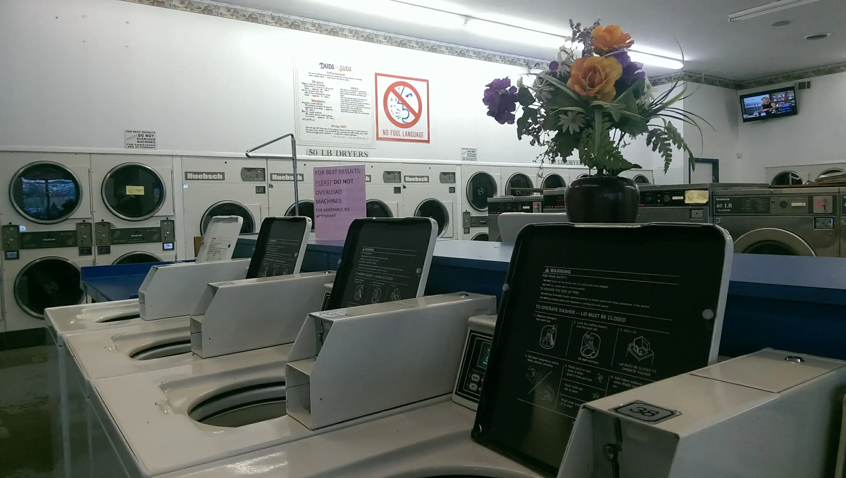 Duds 'N Suds Laundry thumbnail 10