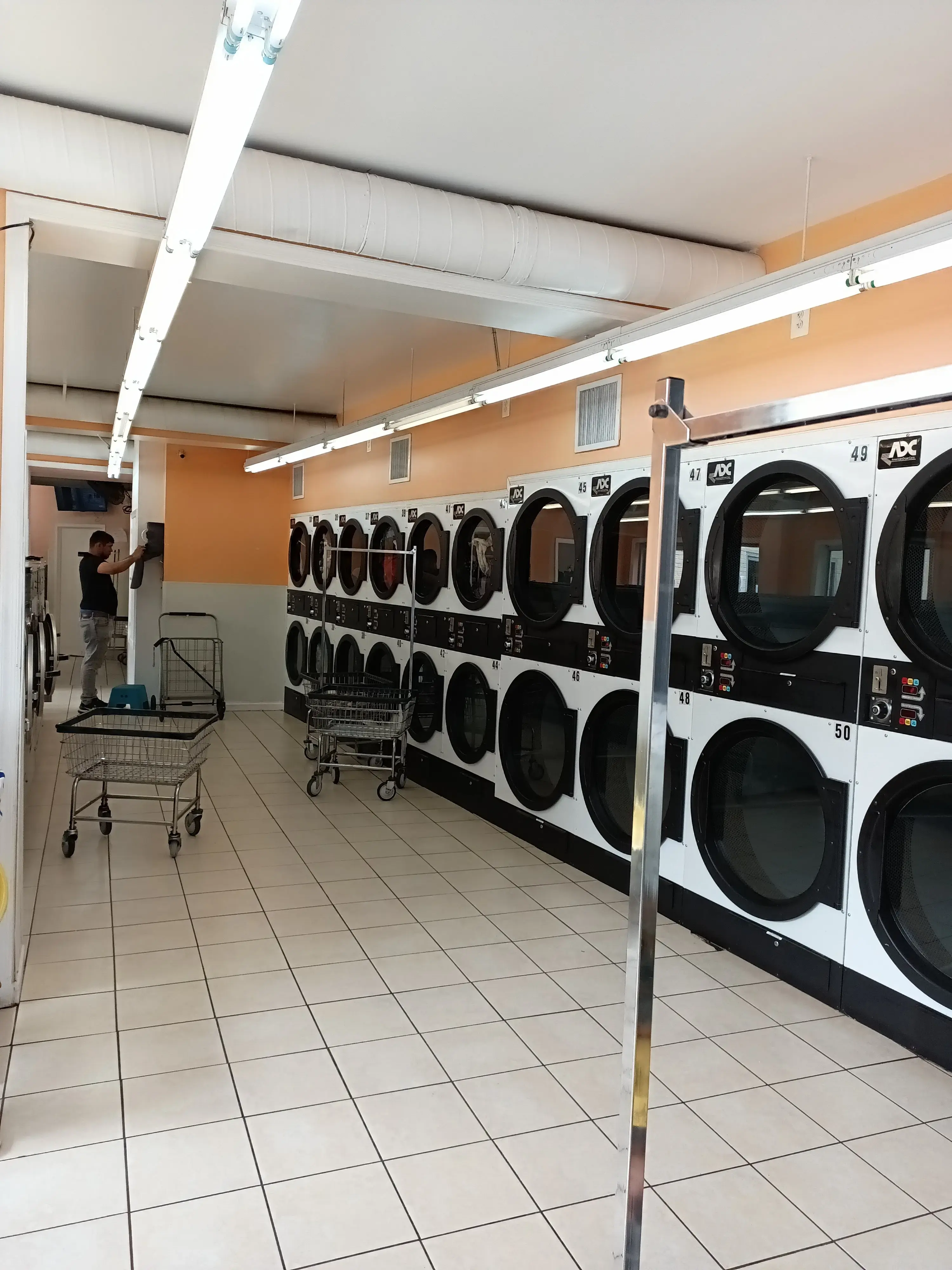 Dukes Laundromat - Image 4