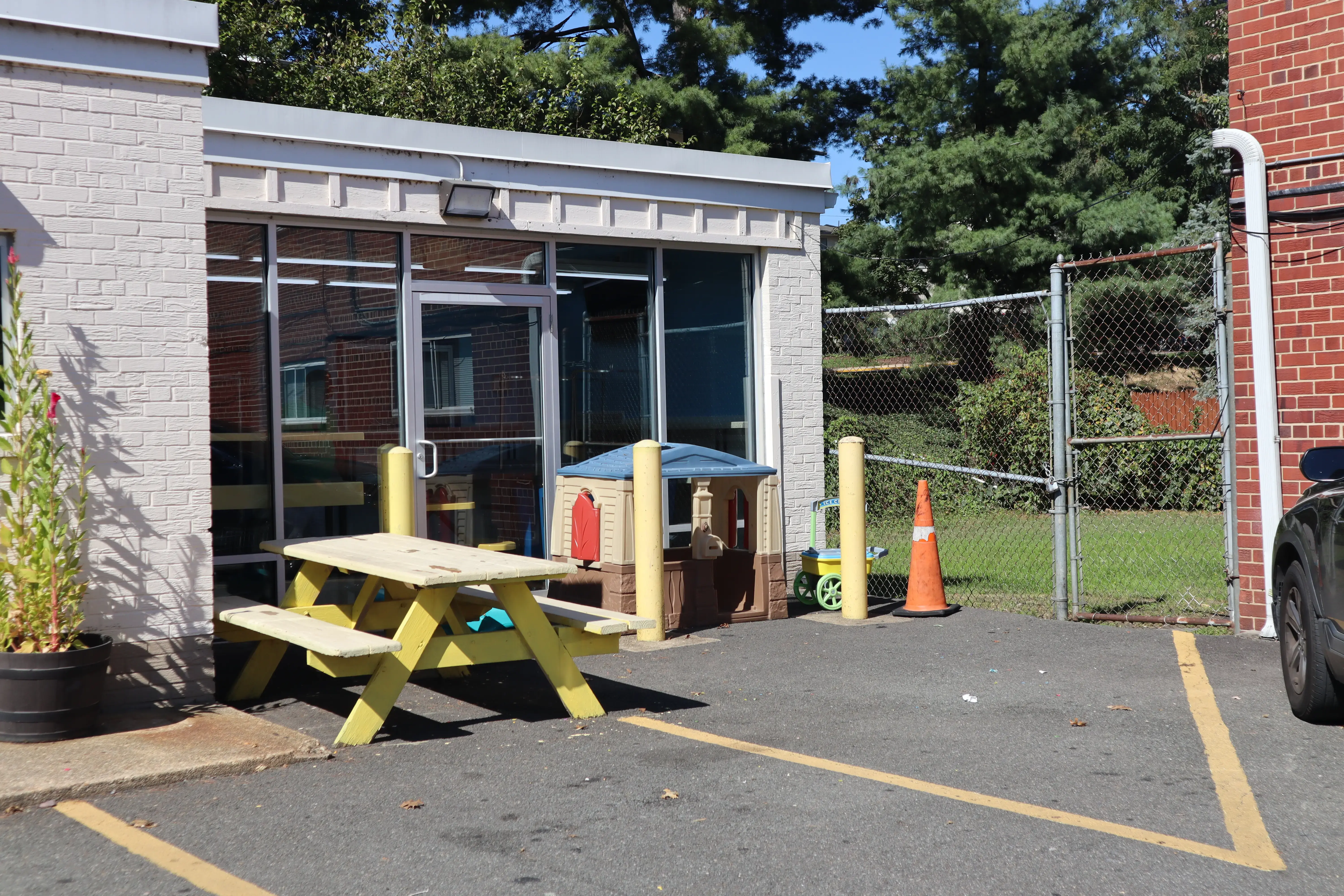 Dukes Laundromat - Image 8