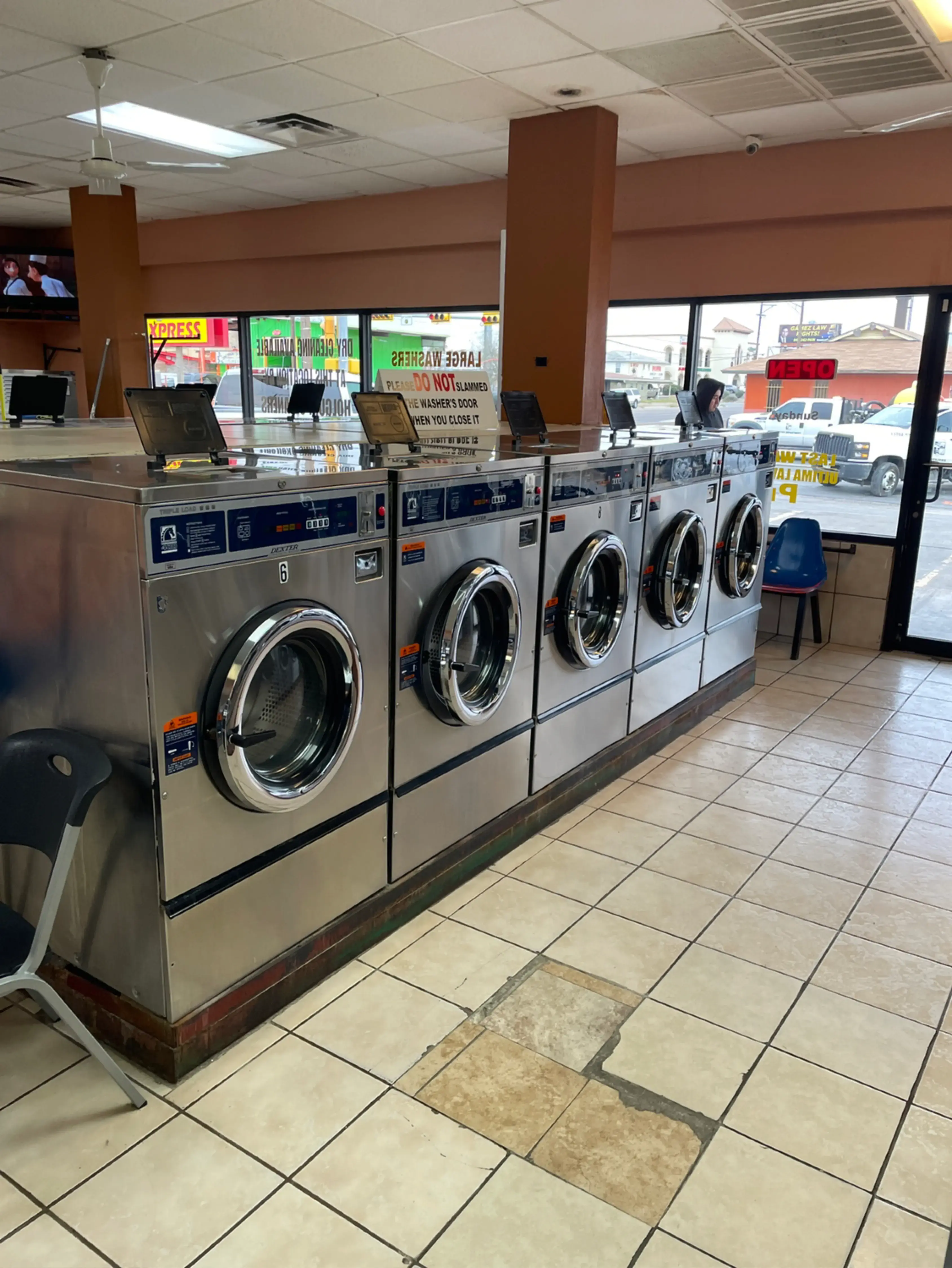 Dusty’s Laundromat thumbnail 1