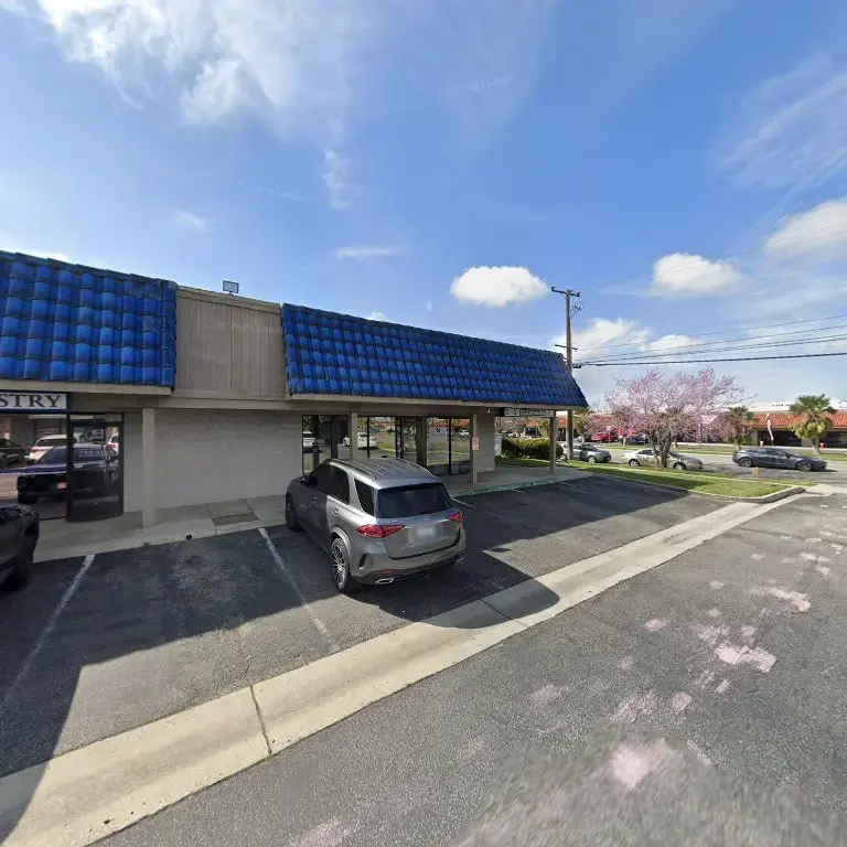 Dutch Girl Cleaners & Laundry thumbnail 4