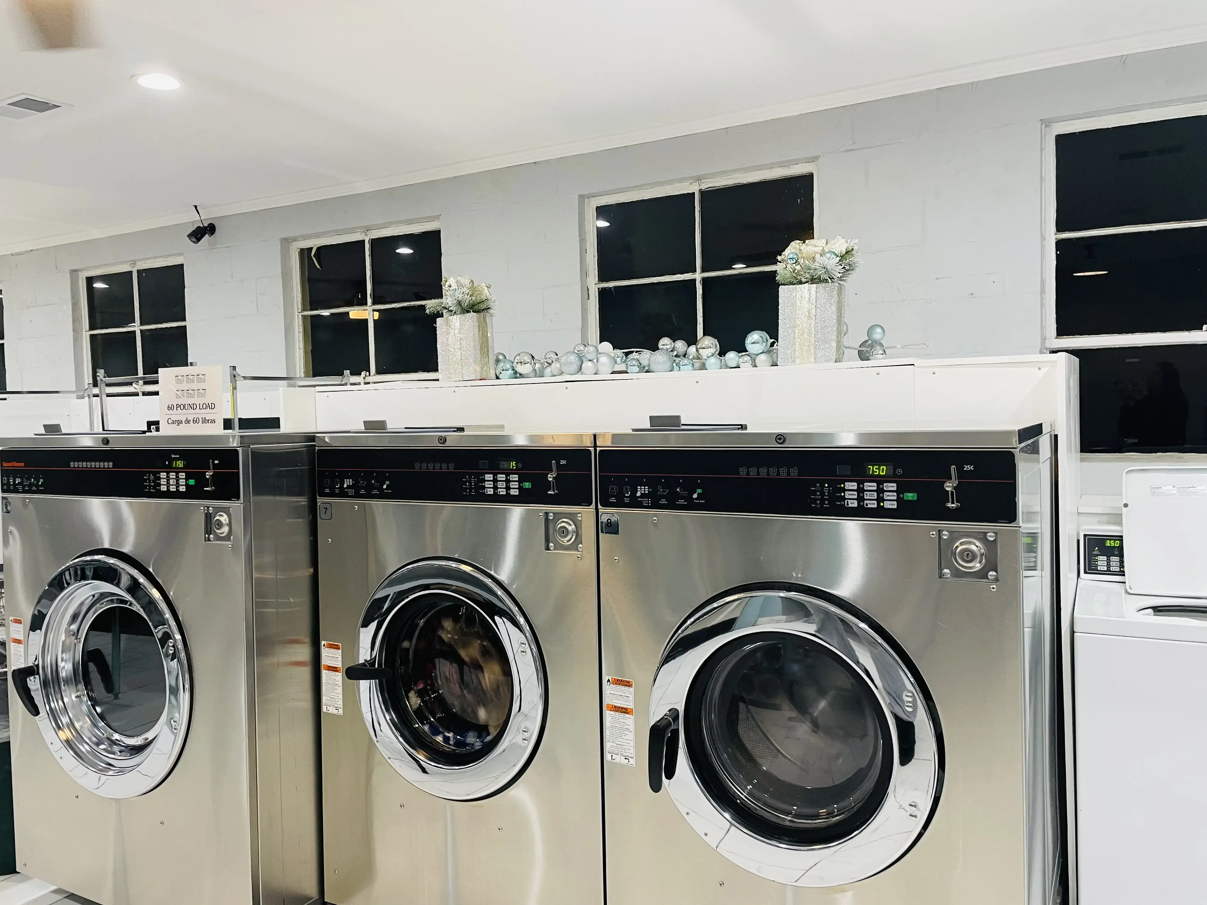 Dutch Maid Coin-O-Matic Laundry - Image 3