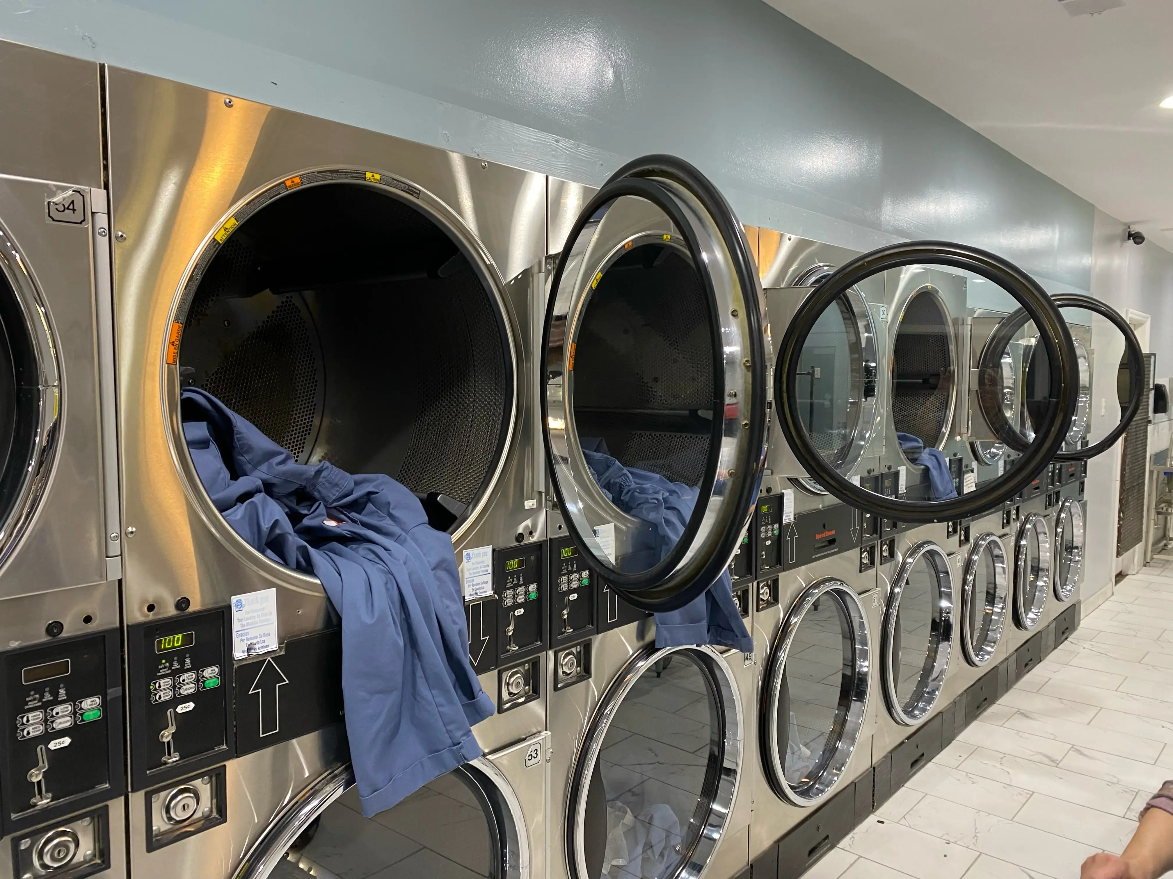 Dutch Maid Coin-O-Matic Laundry - Image 4