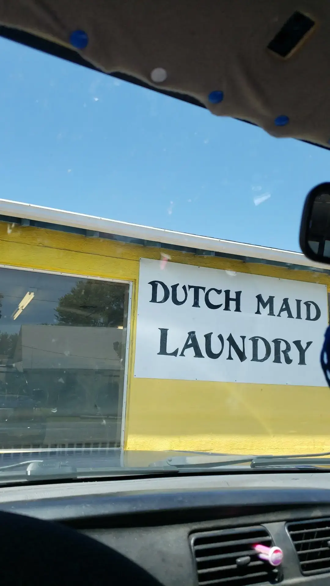 Dutch Maid Laundromat thumbnail 1