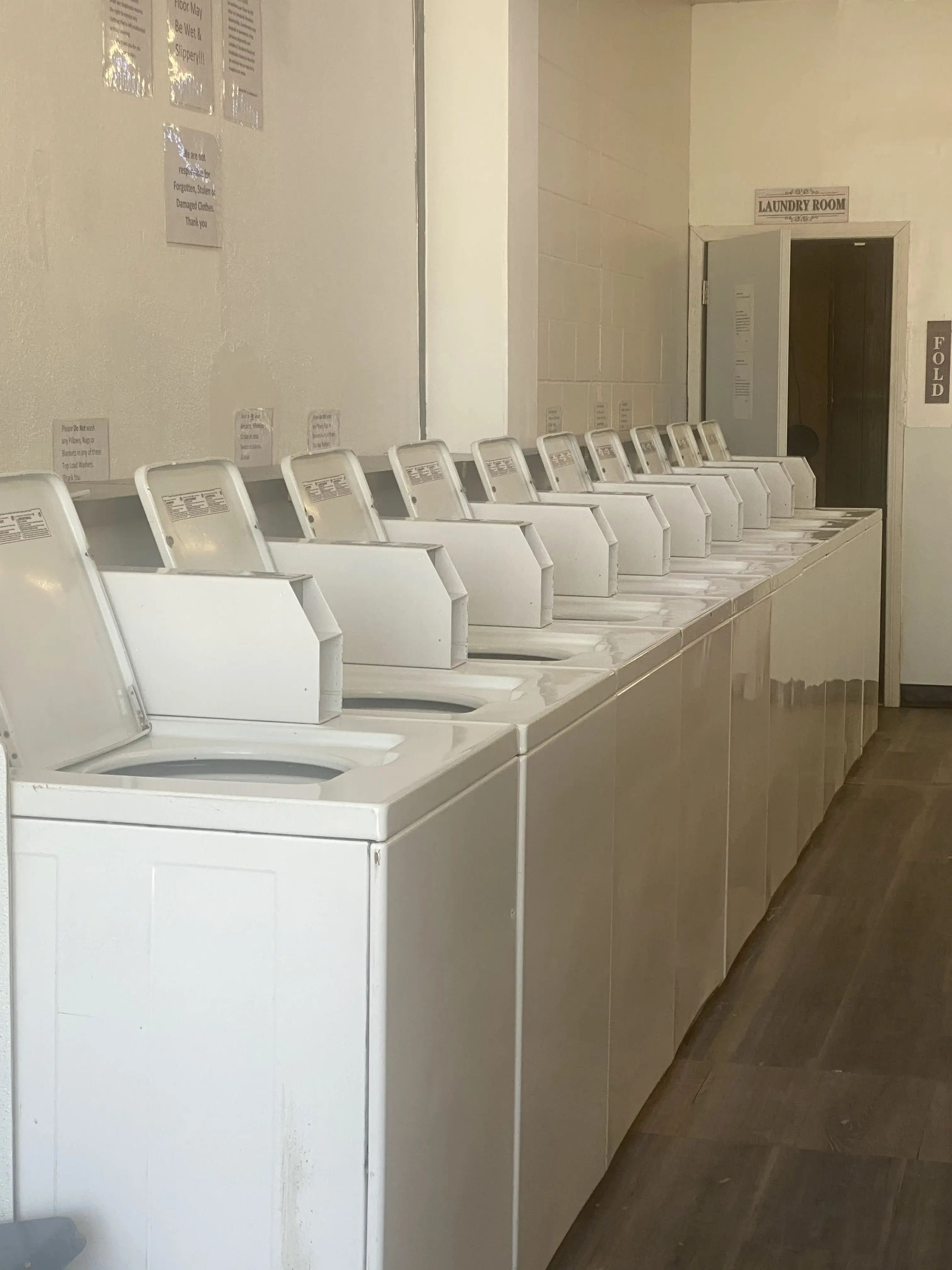 Dzlaundry - Bubbles Coin Laundry - Image 4
