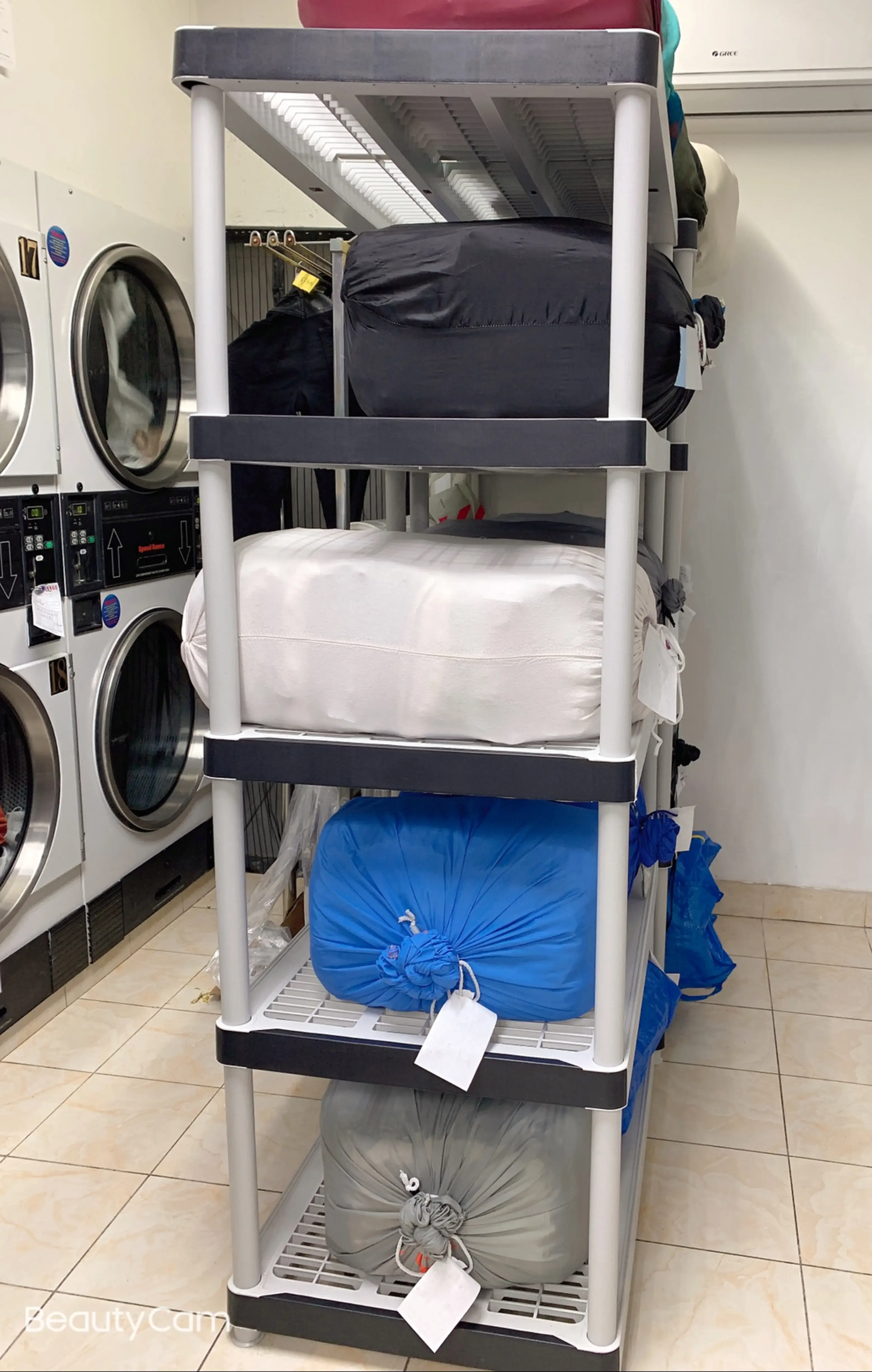DZLE LAUNDROMAT location